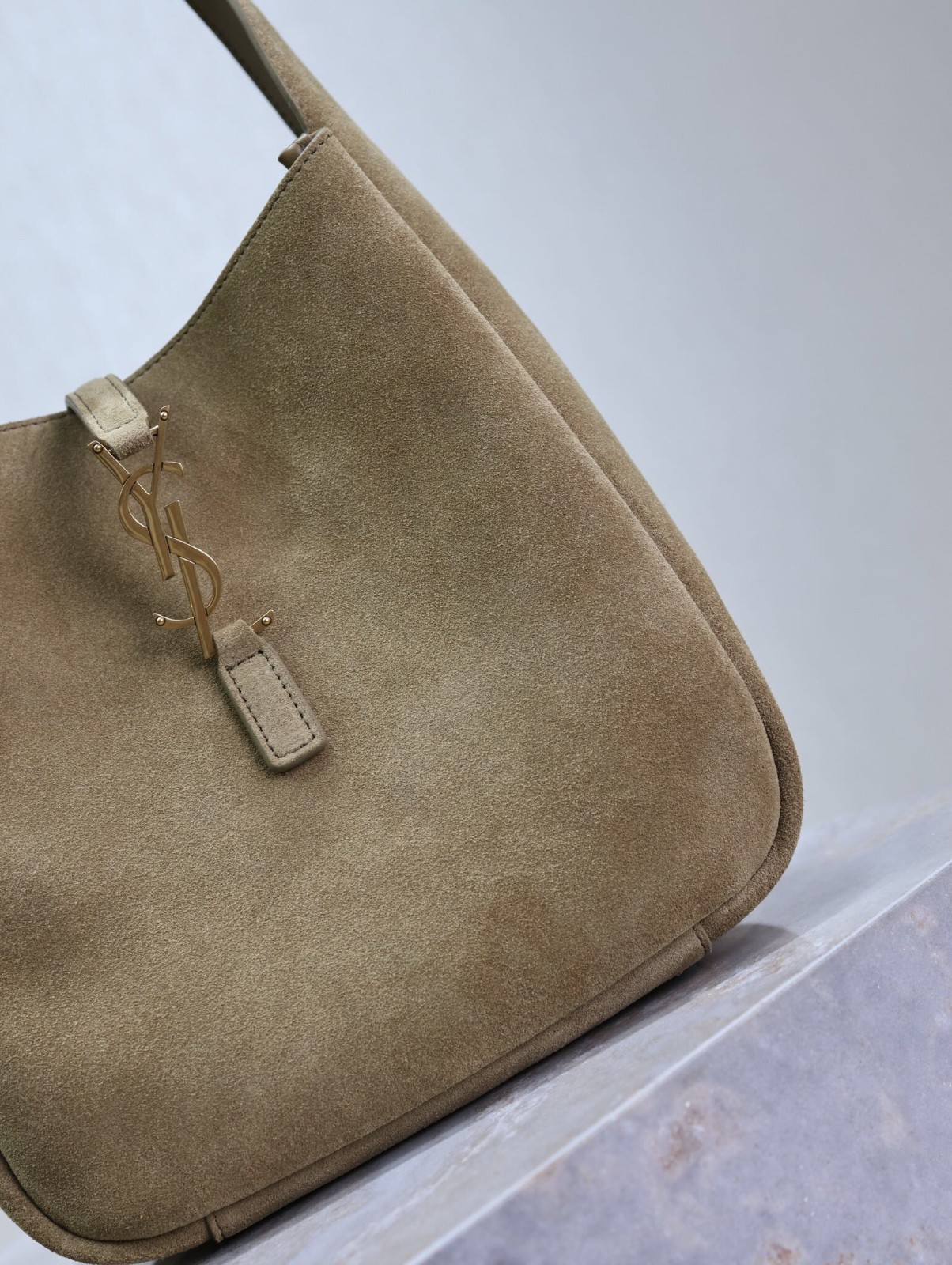 104 YSL 713938