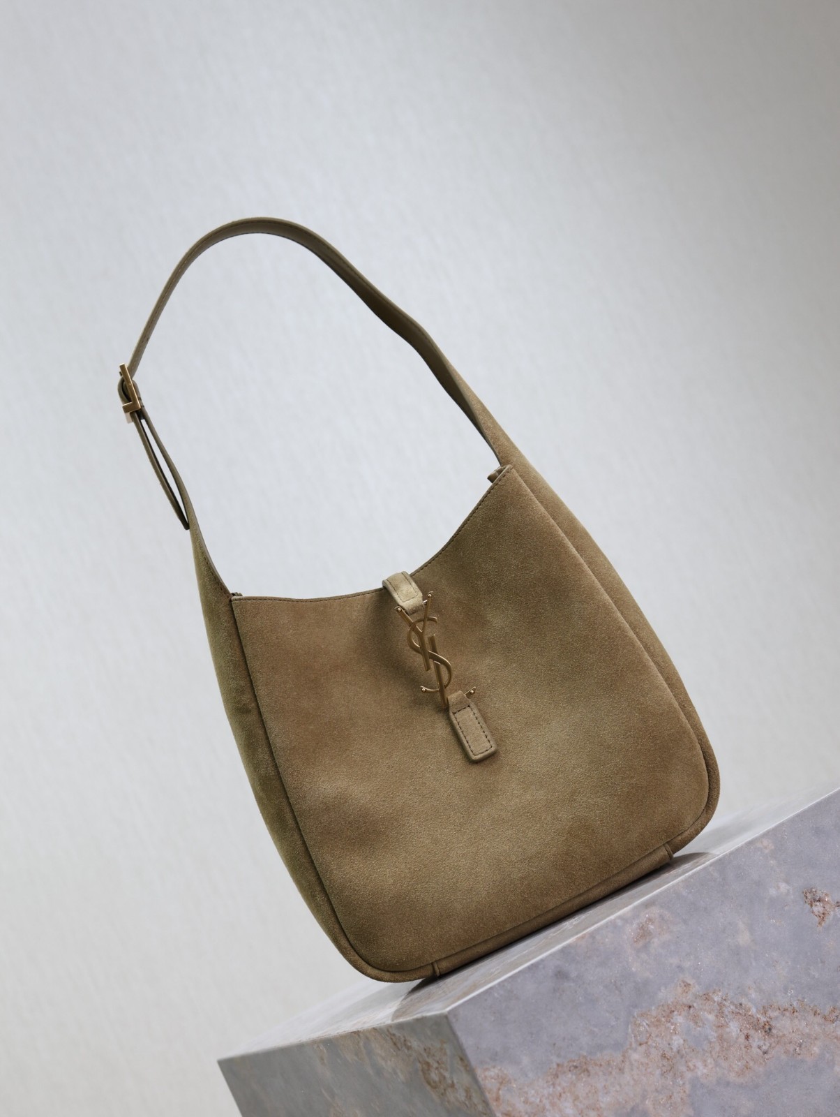 104 YSL 713938