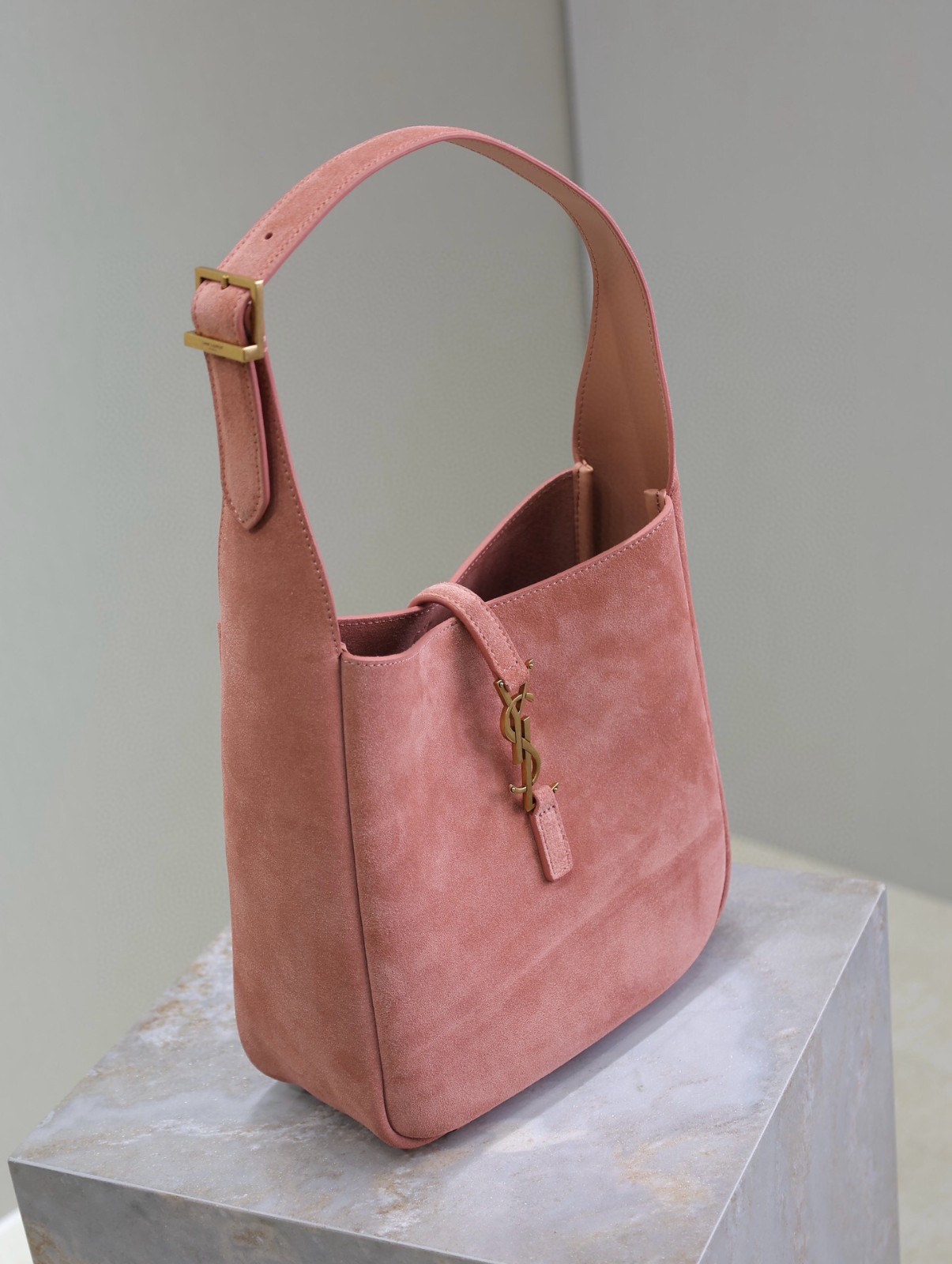 103 YSL 713938