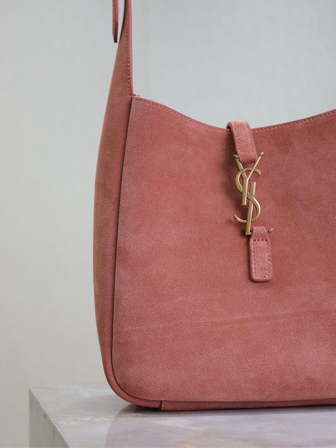 103 YSL 713938