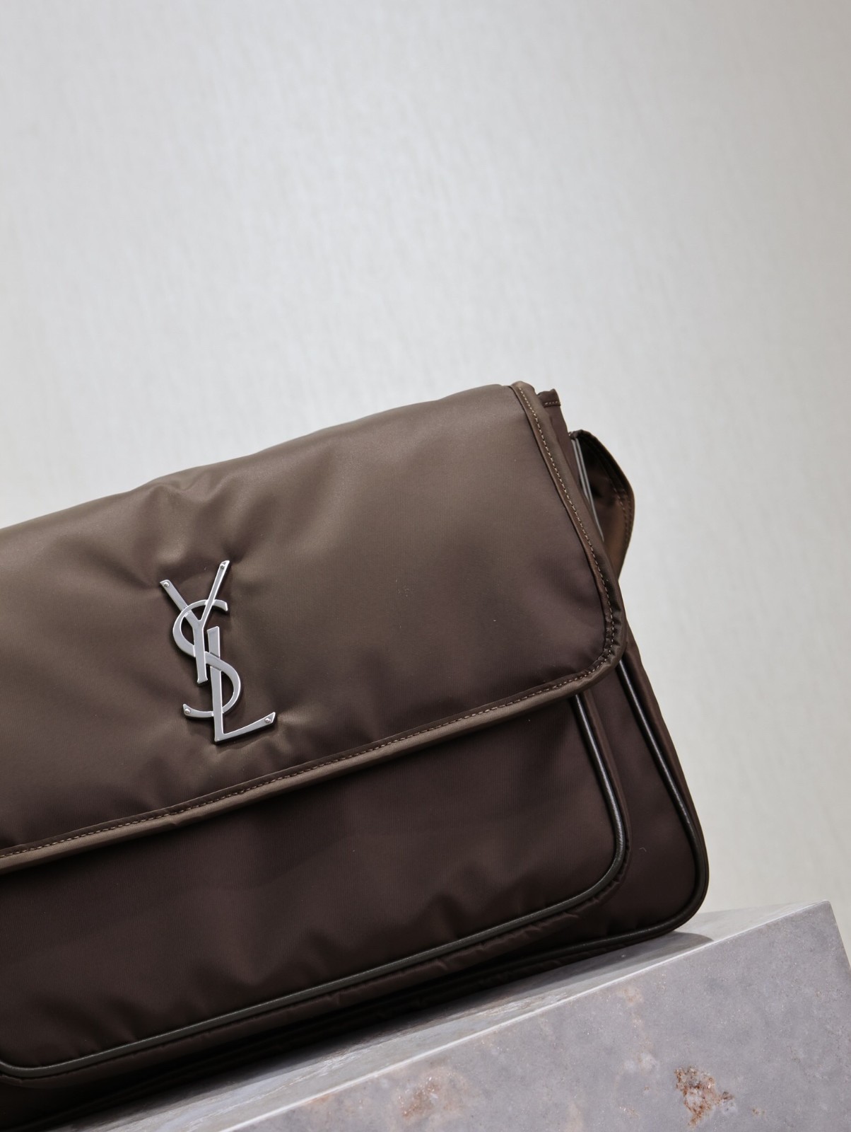 093 YSL 498830