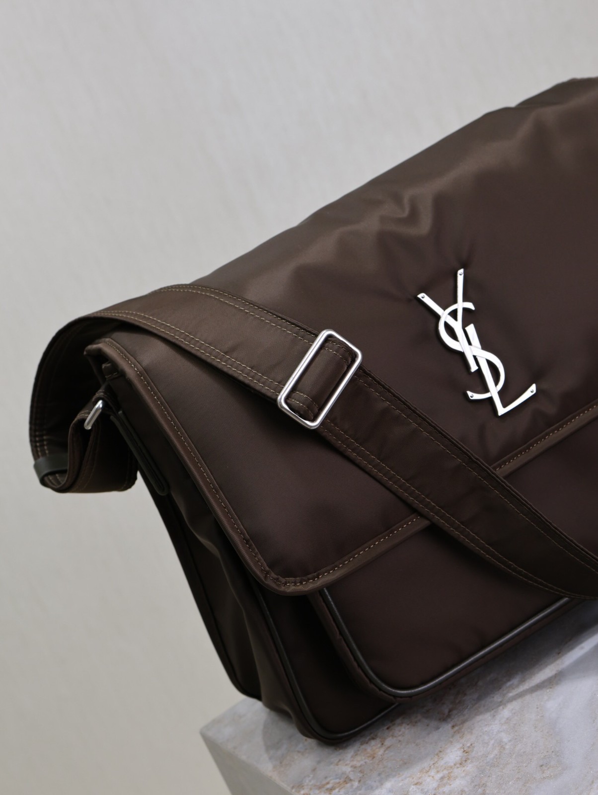 093 YSL 498830