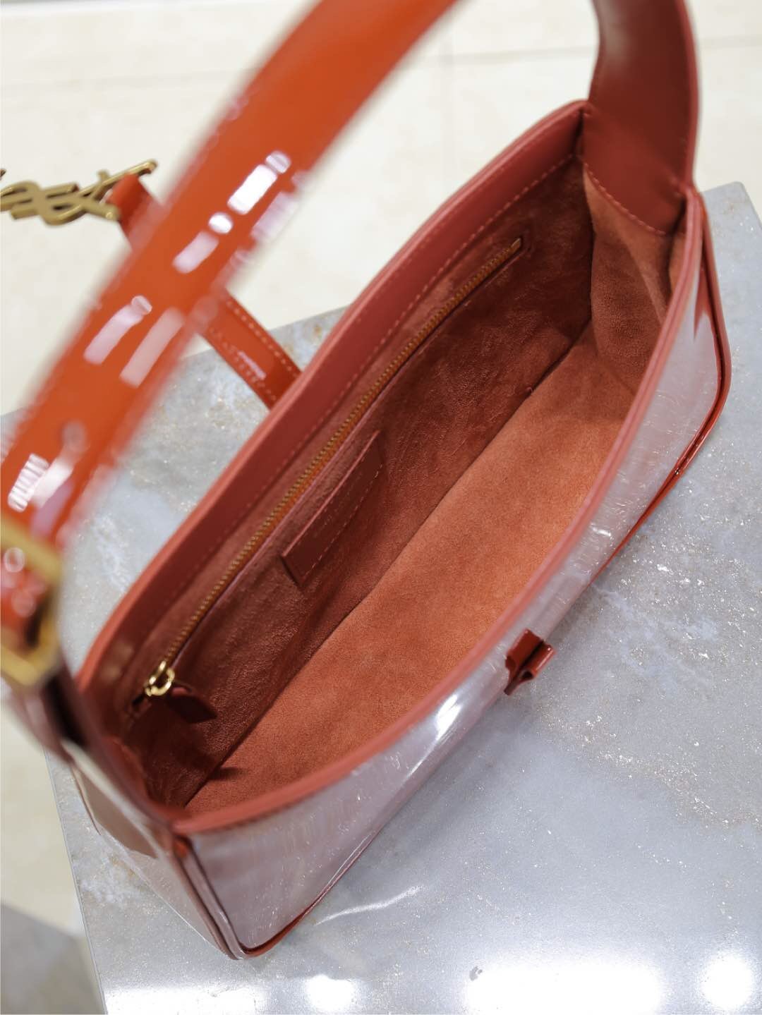092 YSL 657228