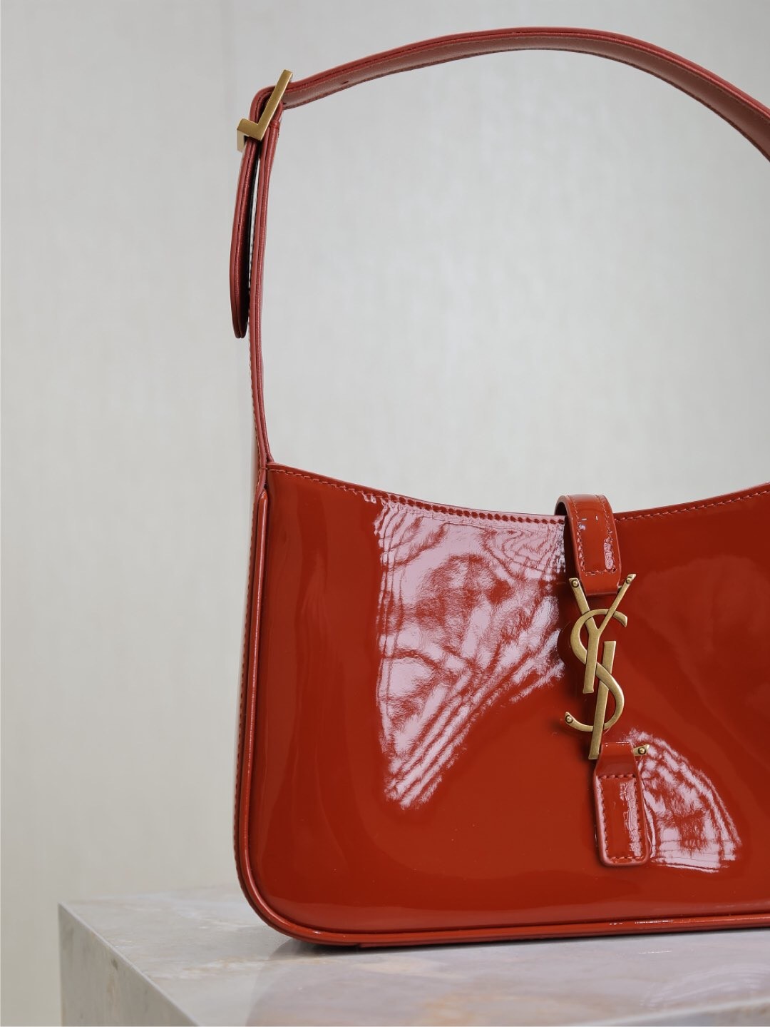 092 YSL 657228