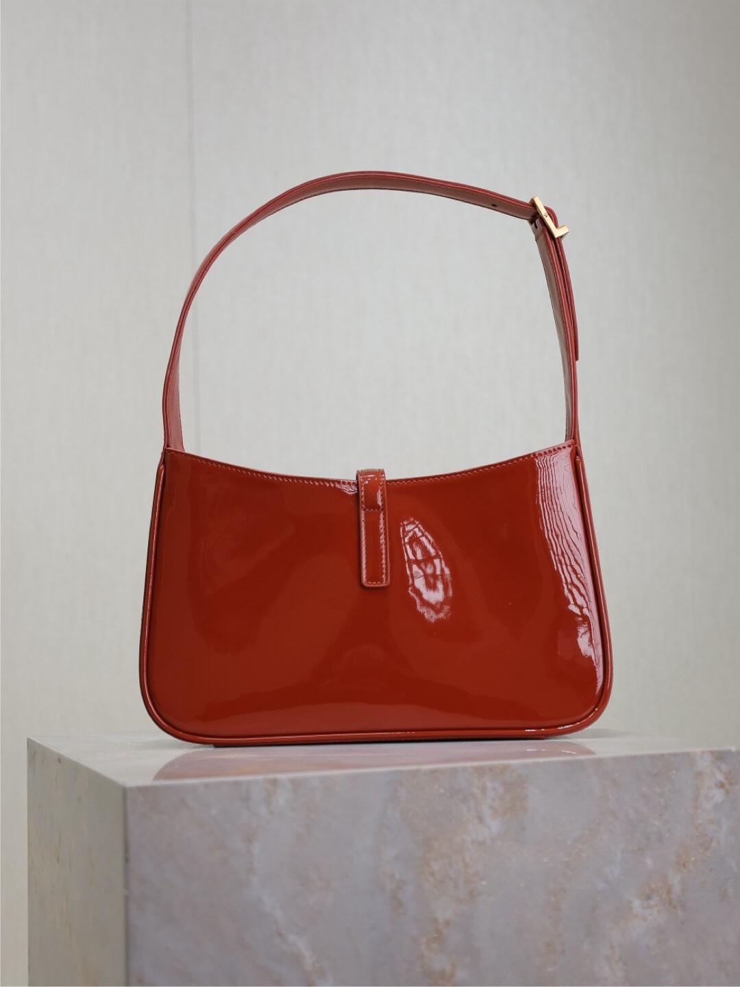 092 YSL 657228