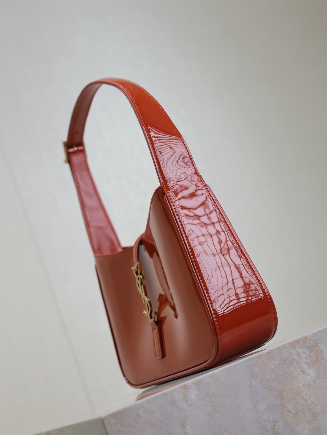 092 YSL 657228