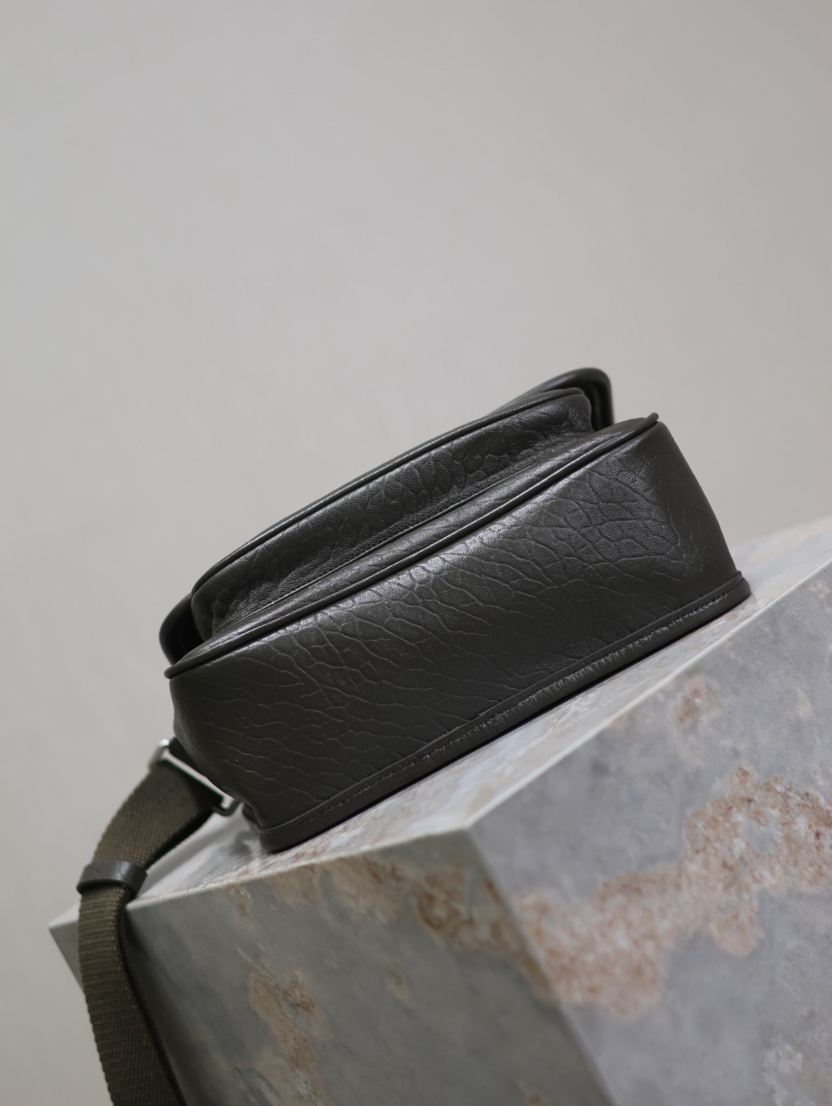 086 YSL 633151-1