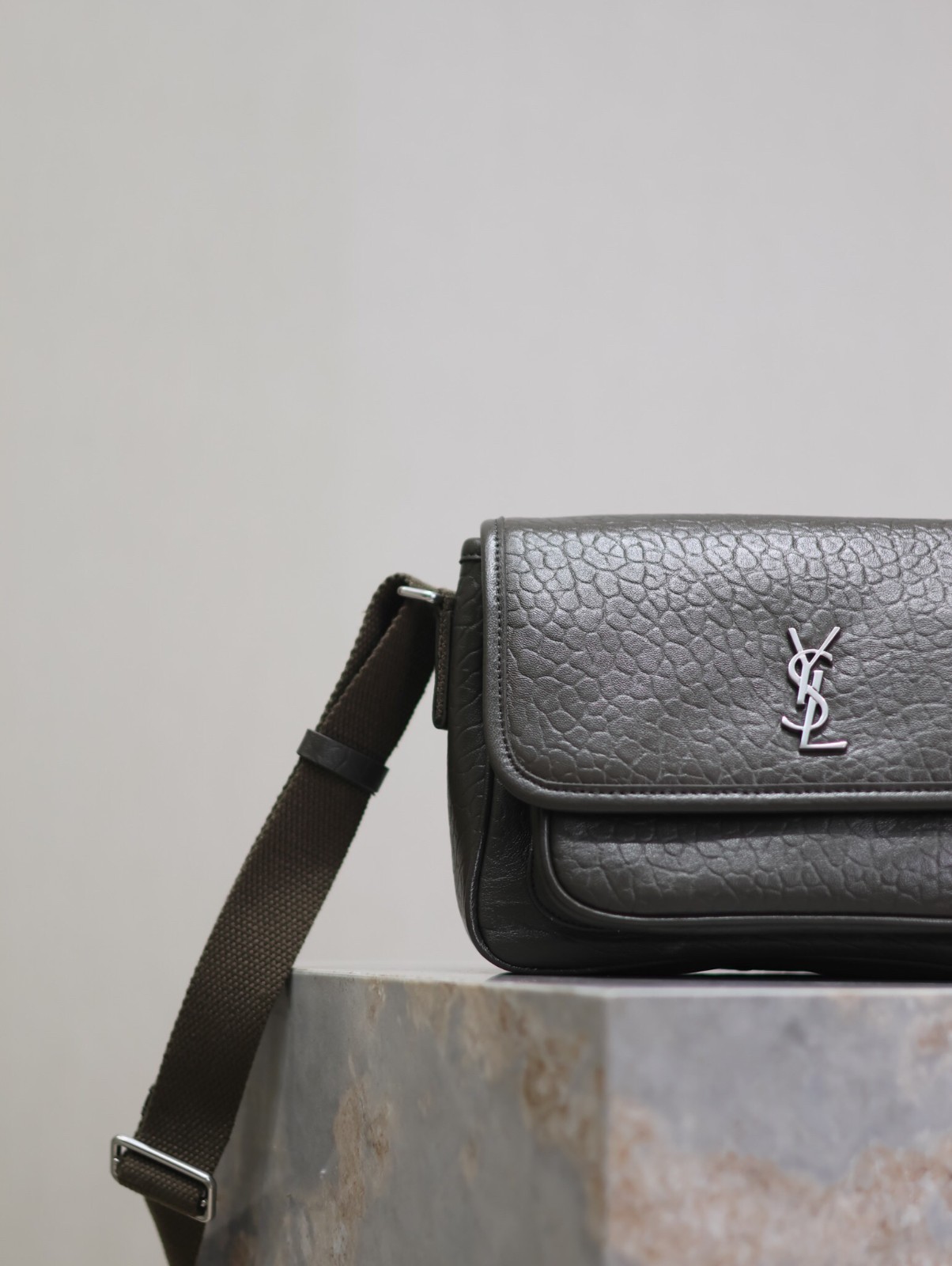 086 YSL 633151-1