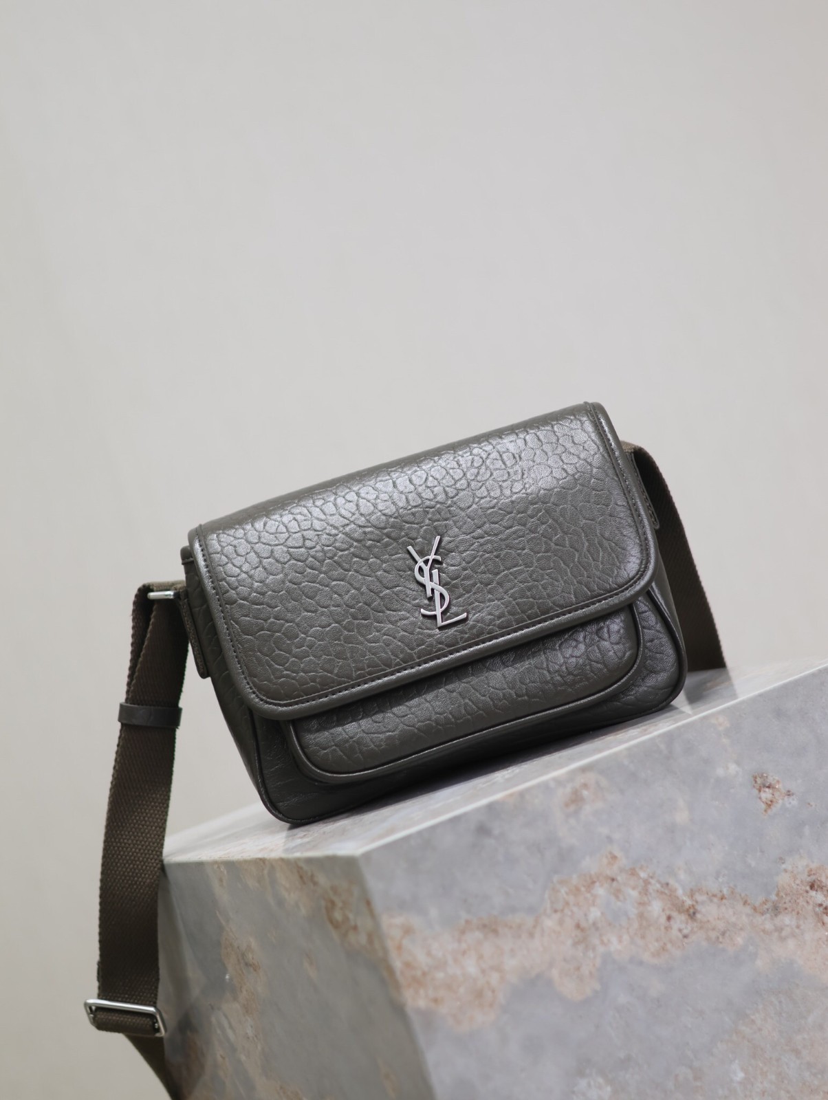 086 YSL 633151-1