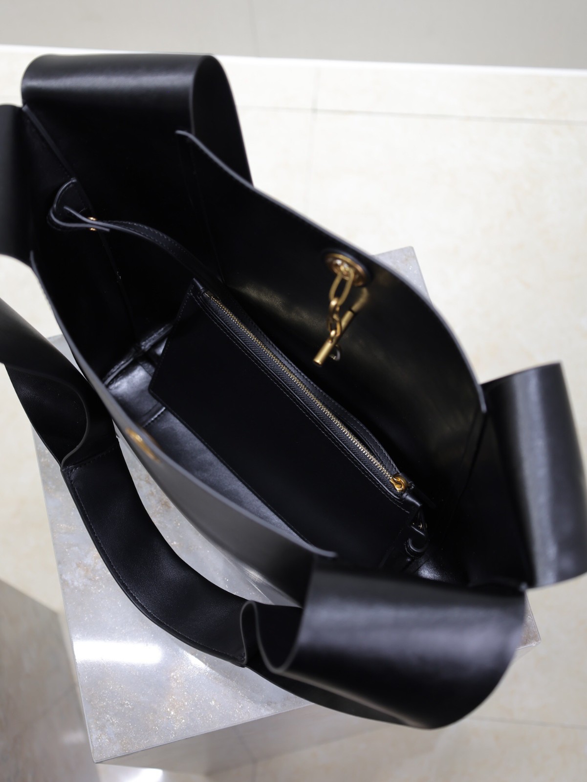 084 YSL 773686