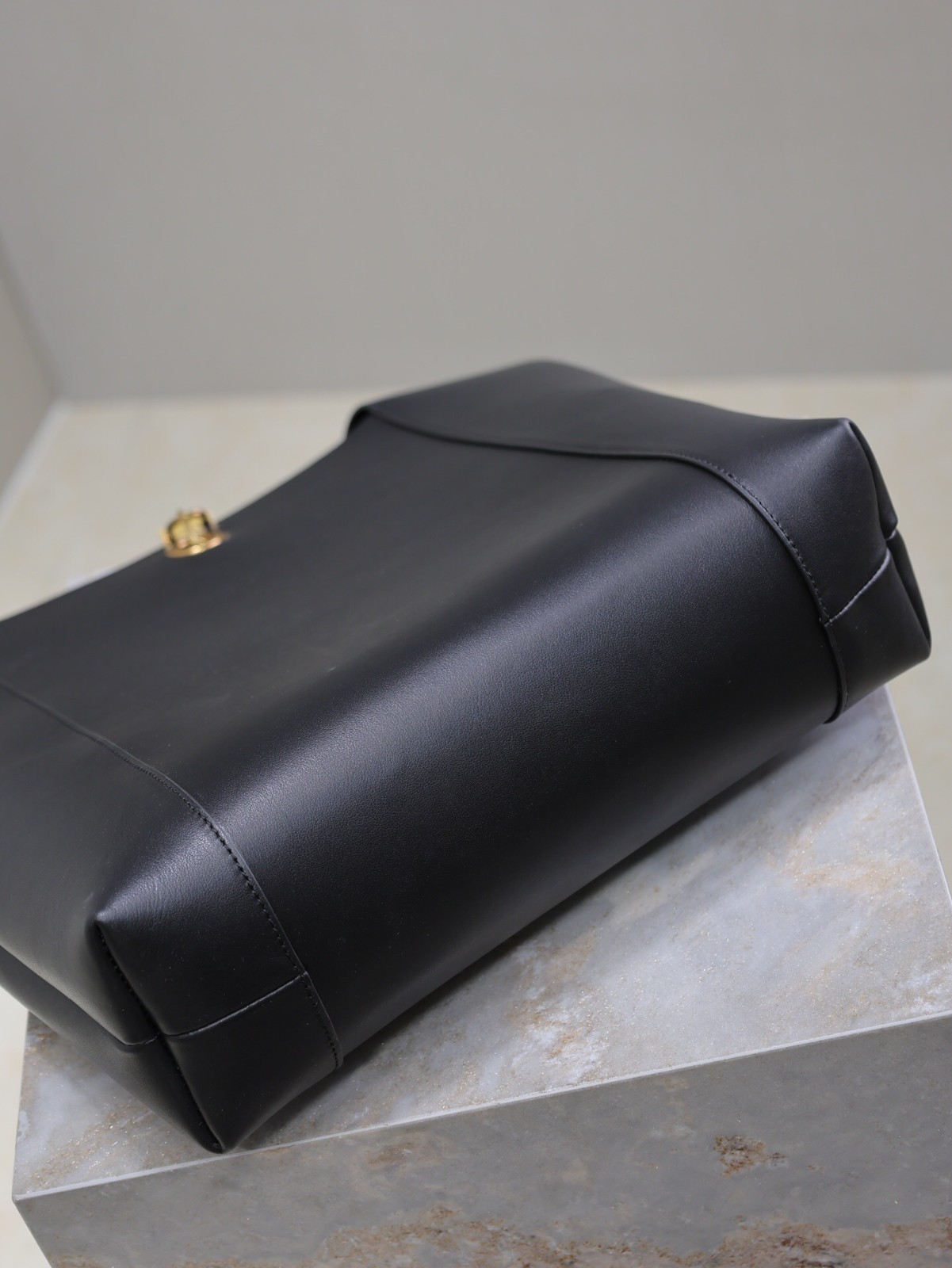 084 YSL 773686