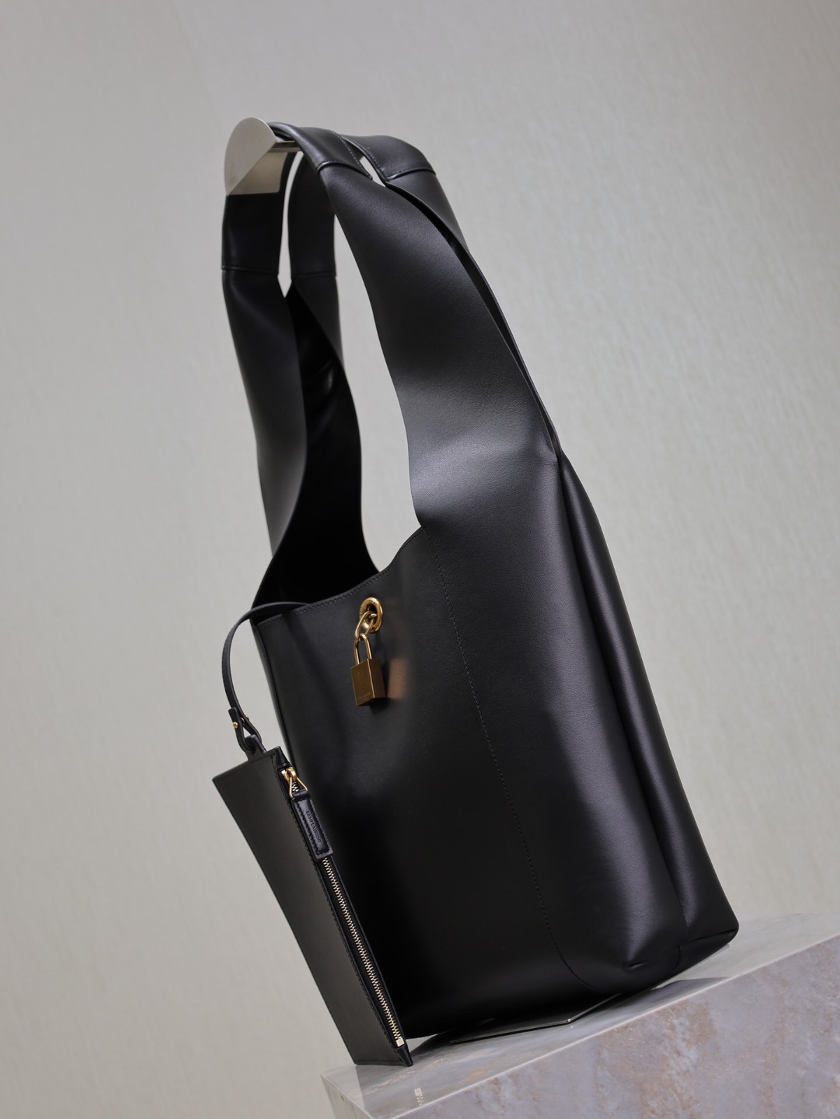 084 YSL 773686