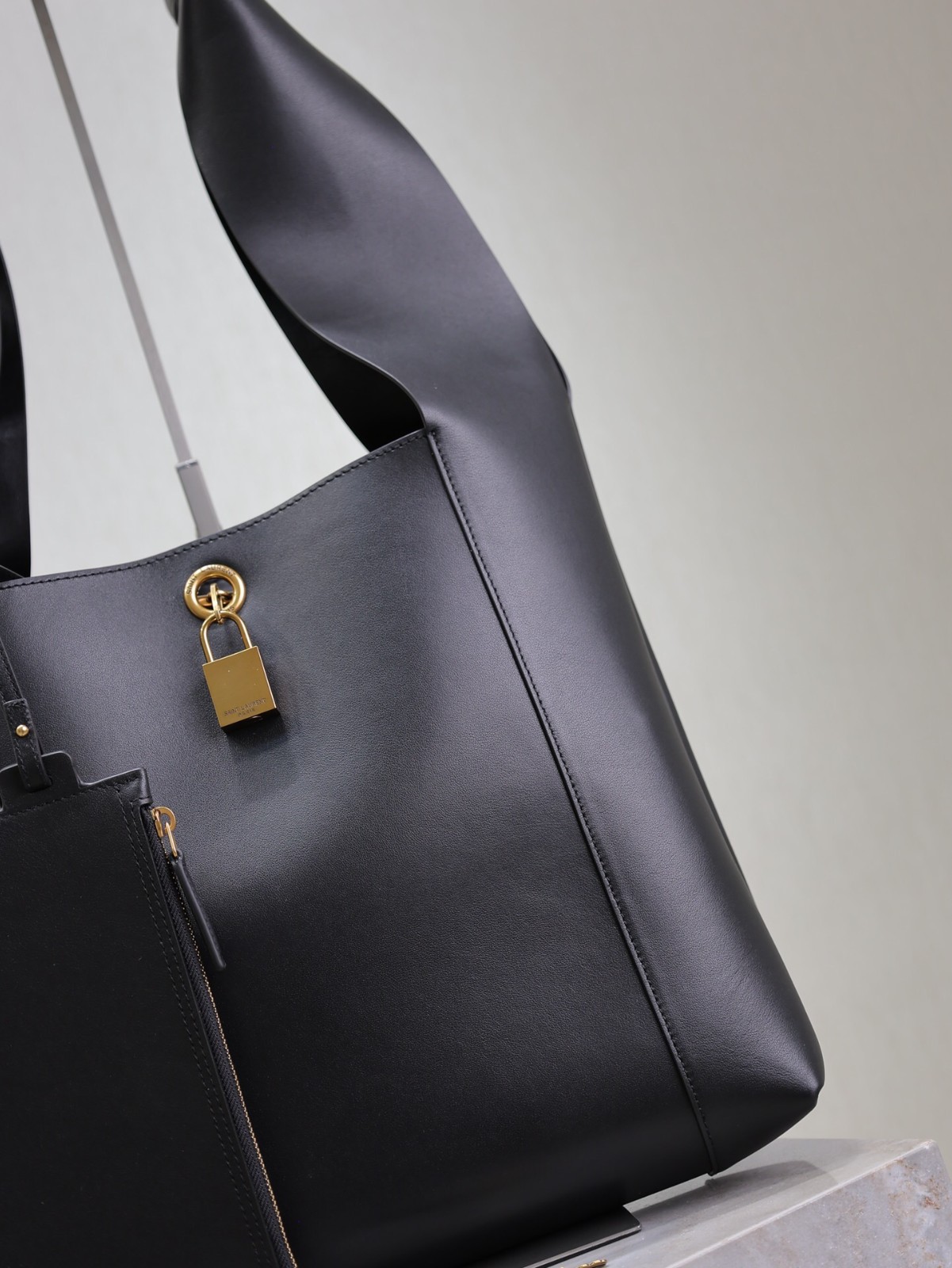 084 YSL 773686
