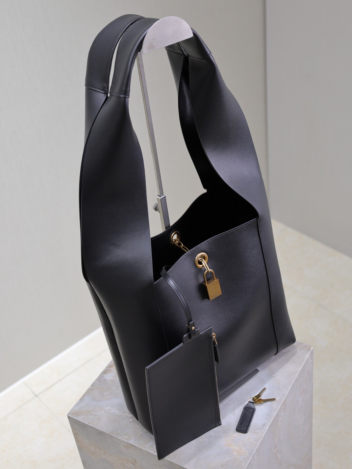 084 YSL 773686