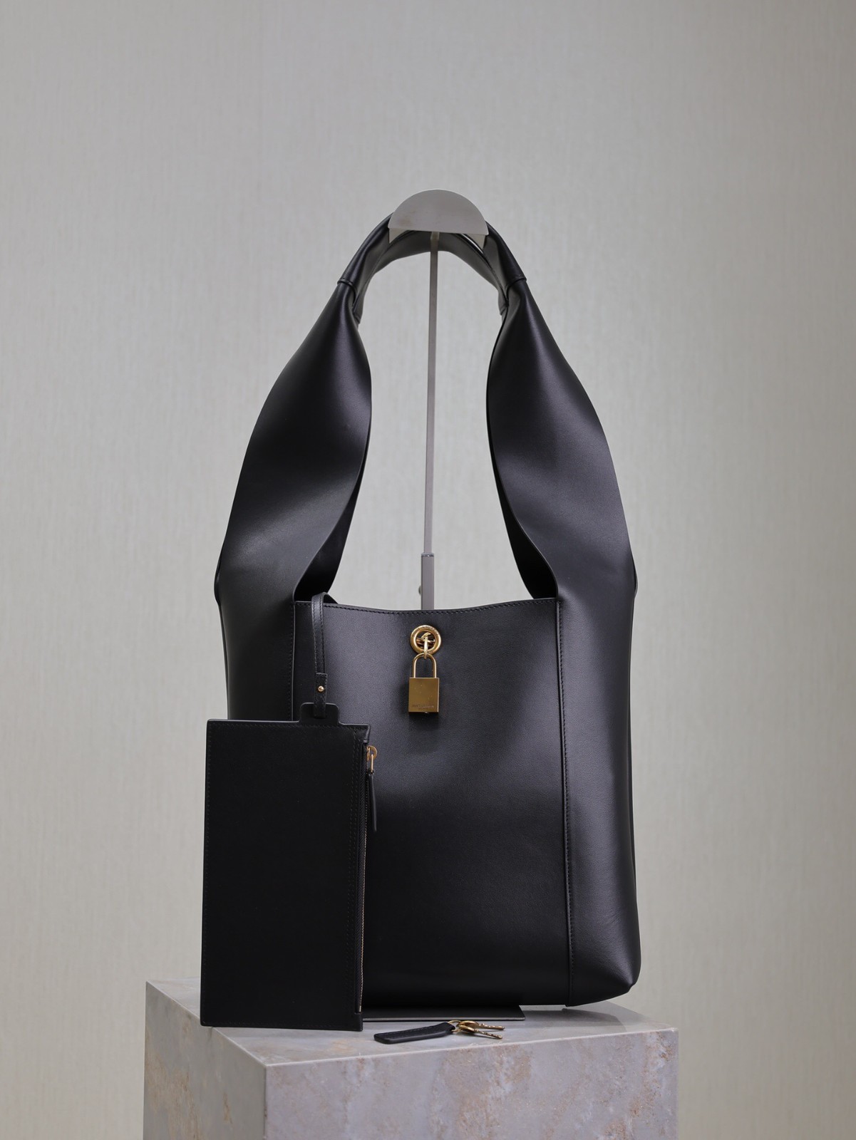 084 YSL 773686