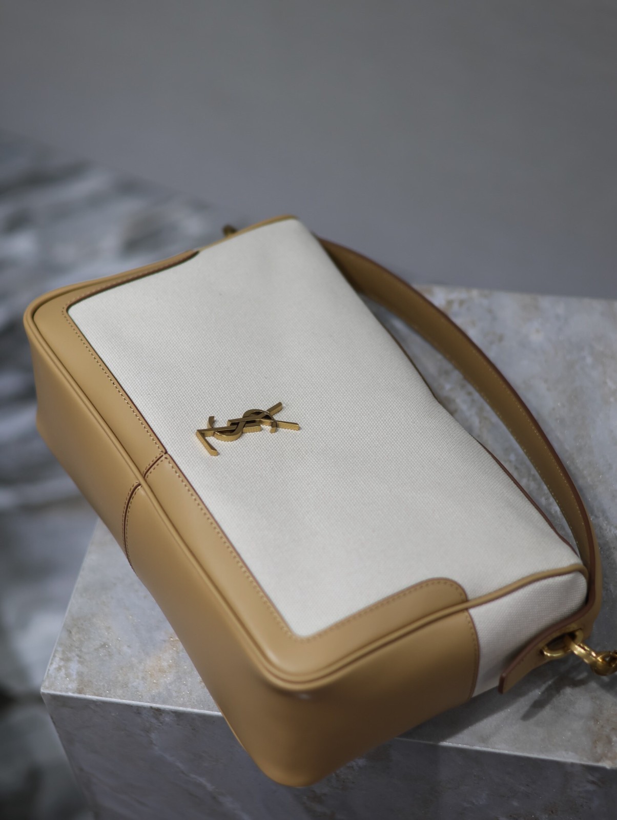 083 YSL 753826