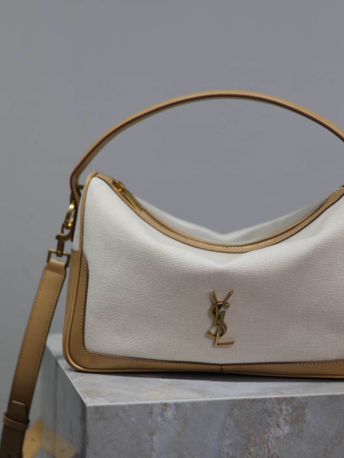 083 YSL 753826