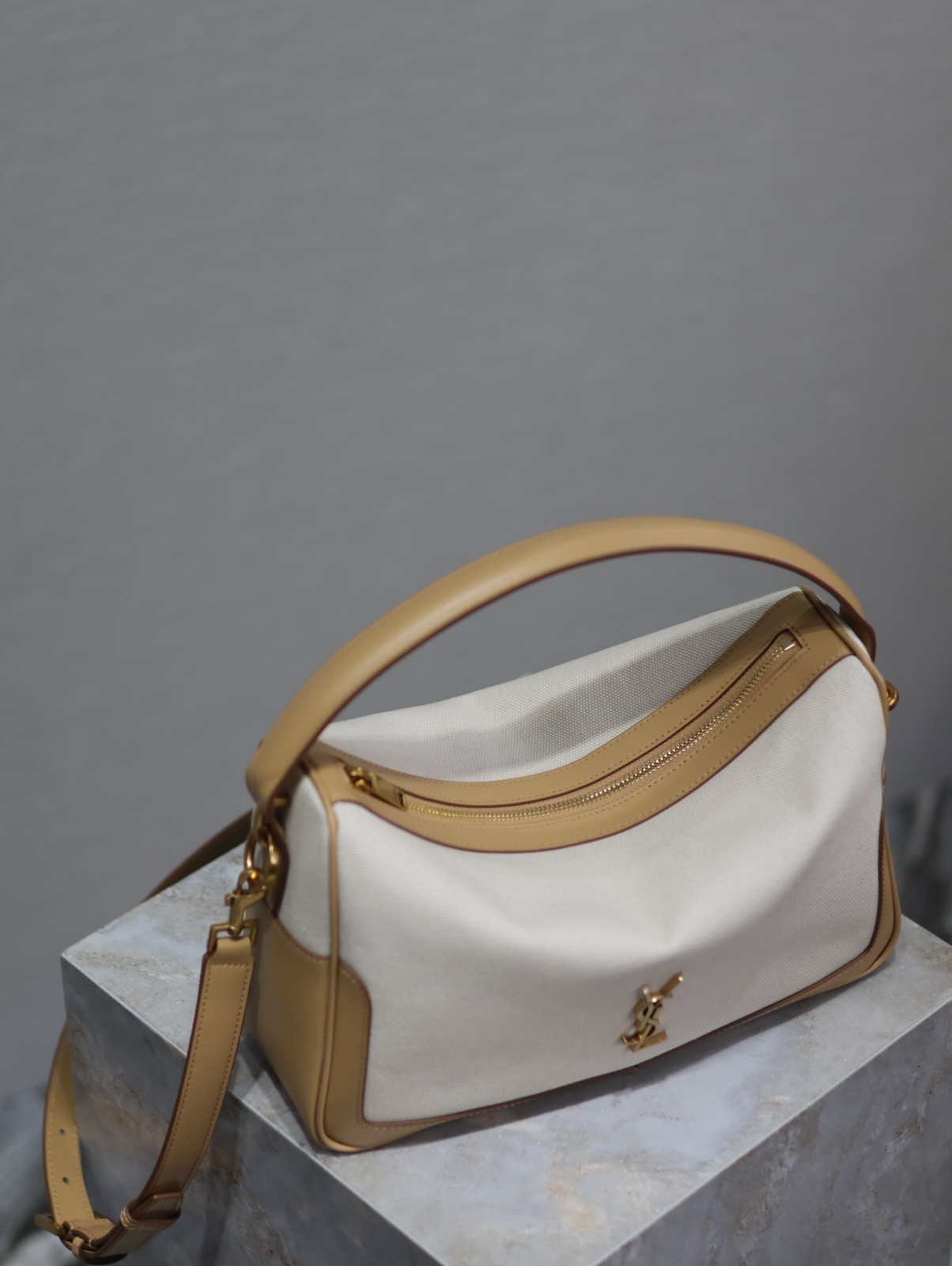 083 YSL 753826
