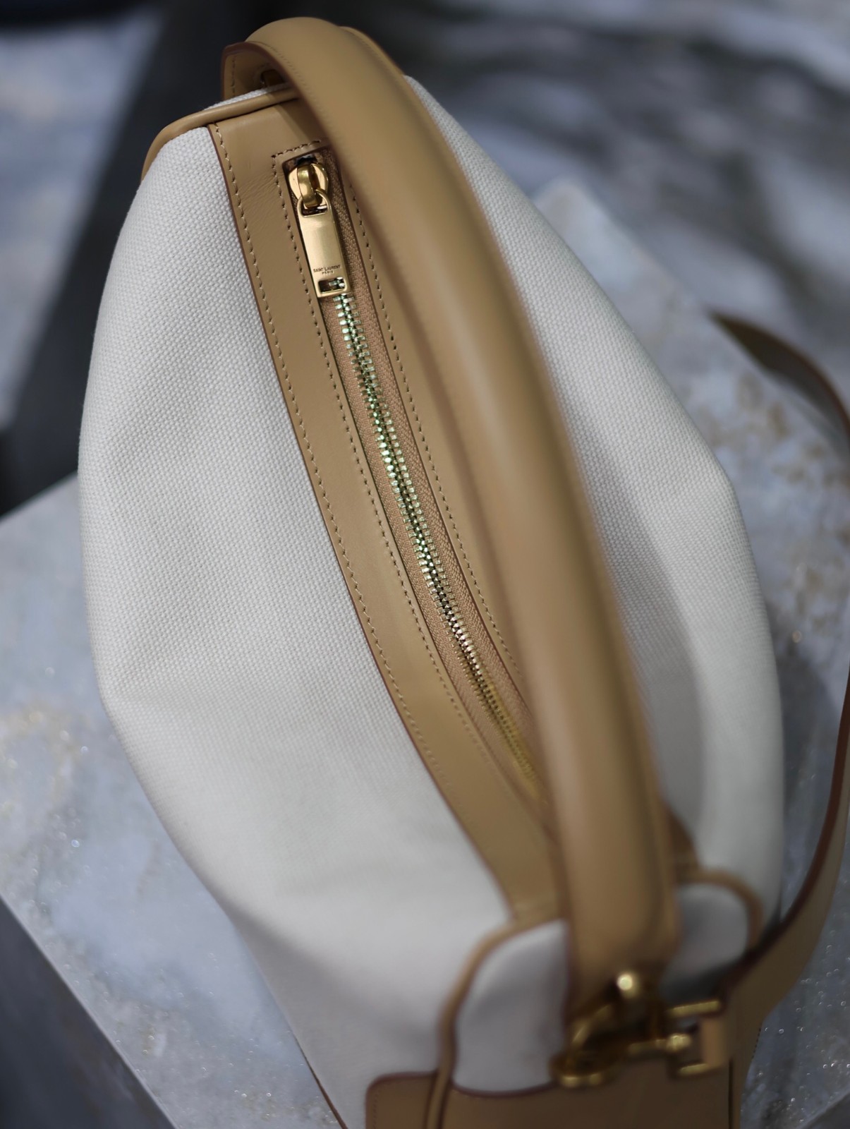 083 YSL 753826