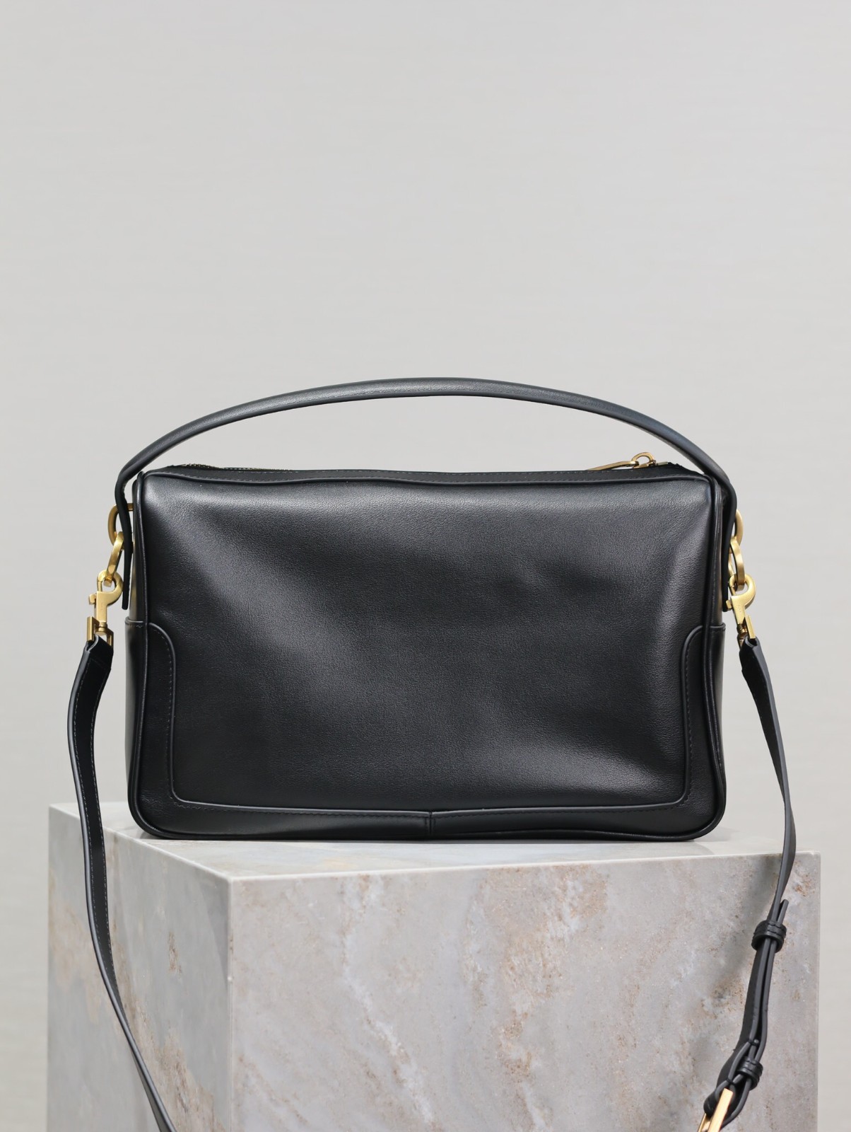 082 YSL 753826