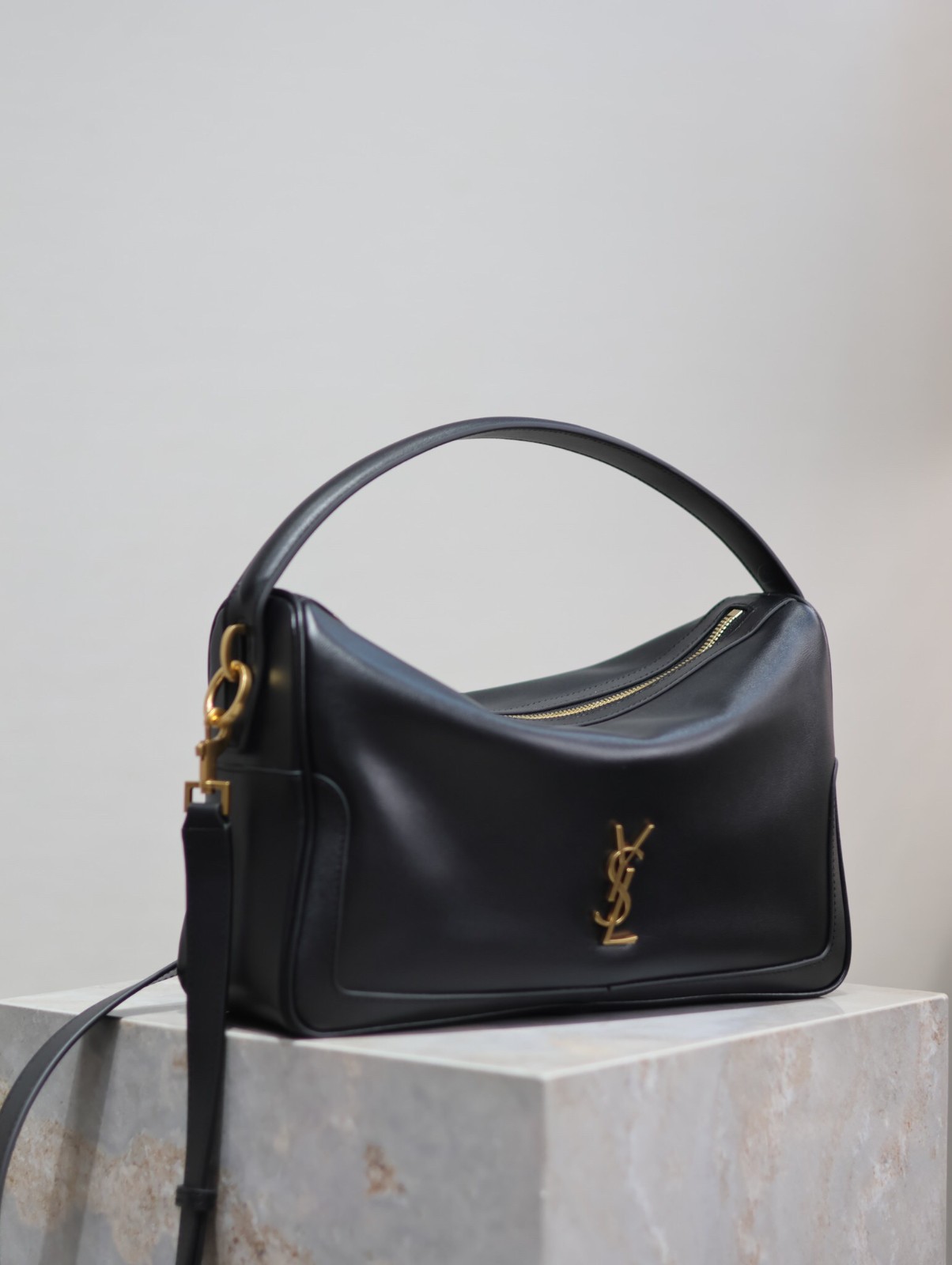 082 YSL 753826