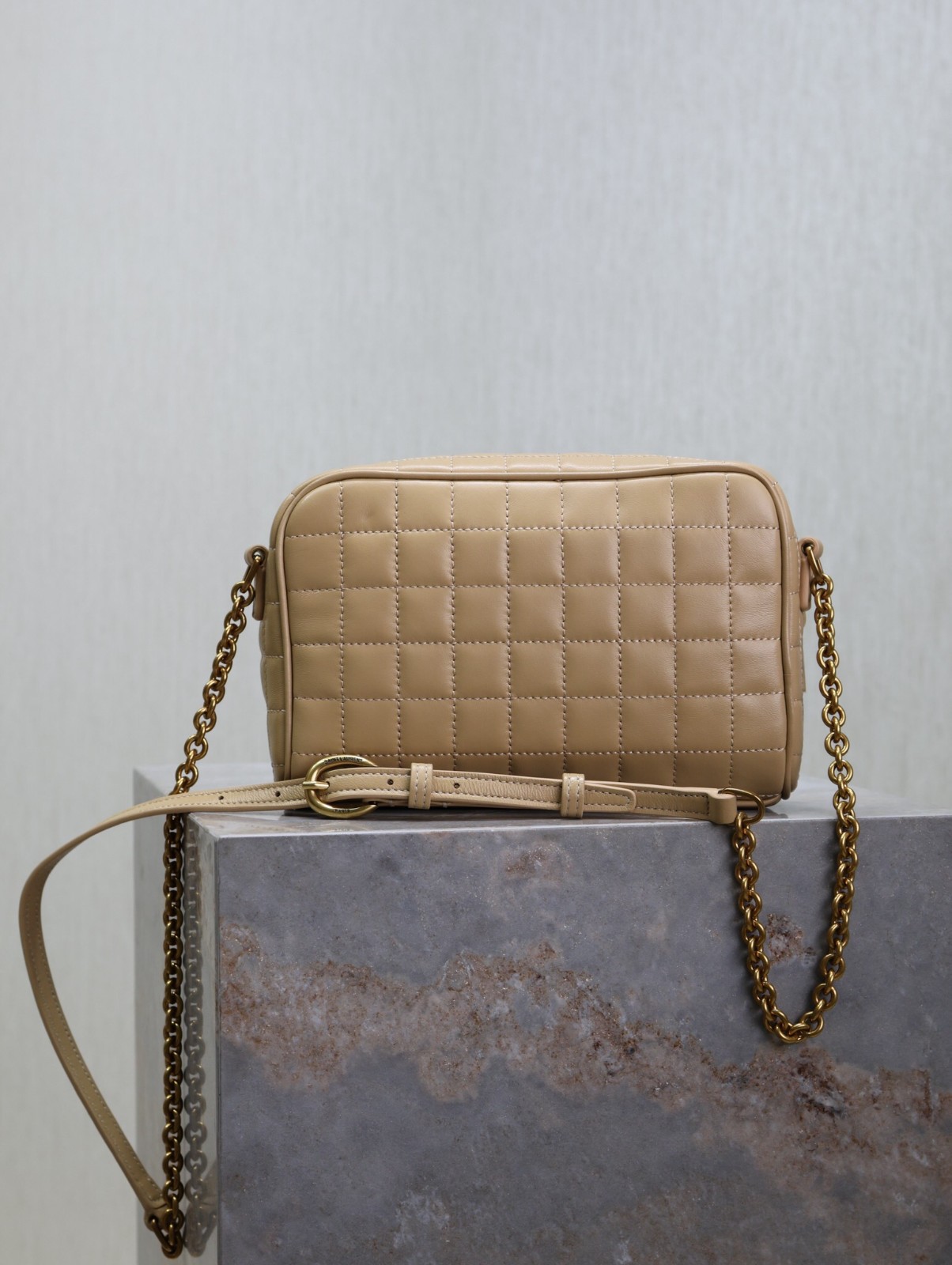 081 YSL 764809
