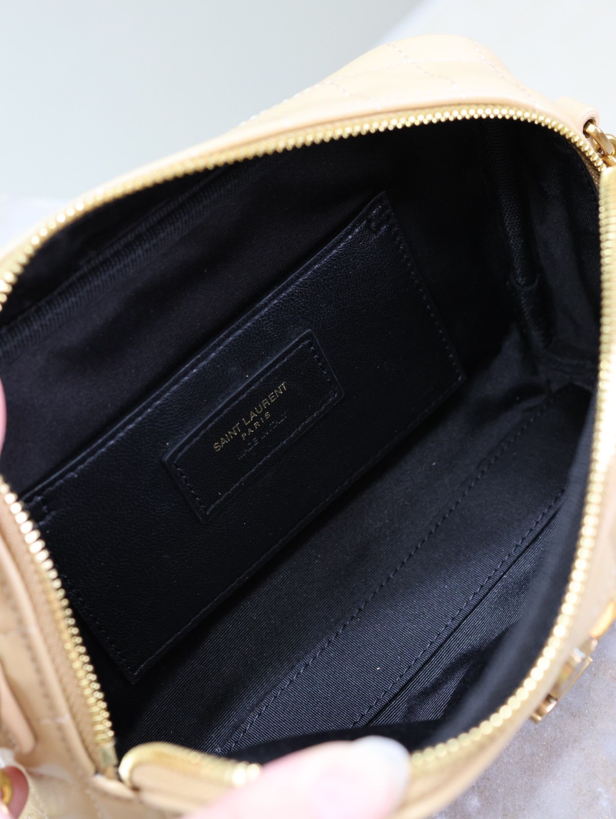 081 YSL 764809