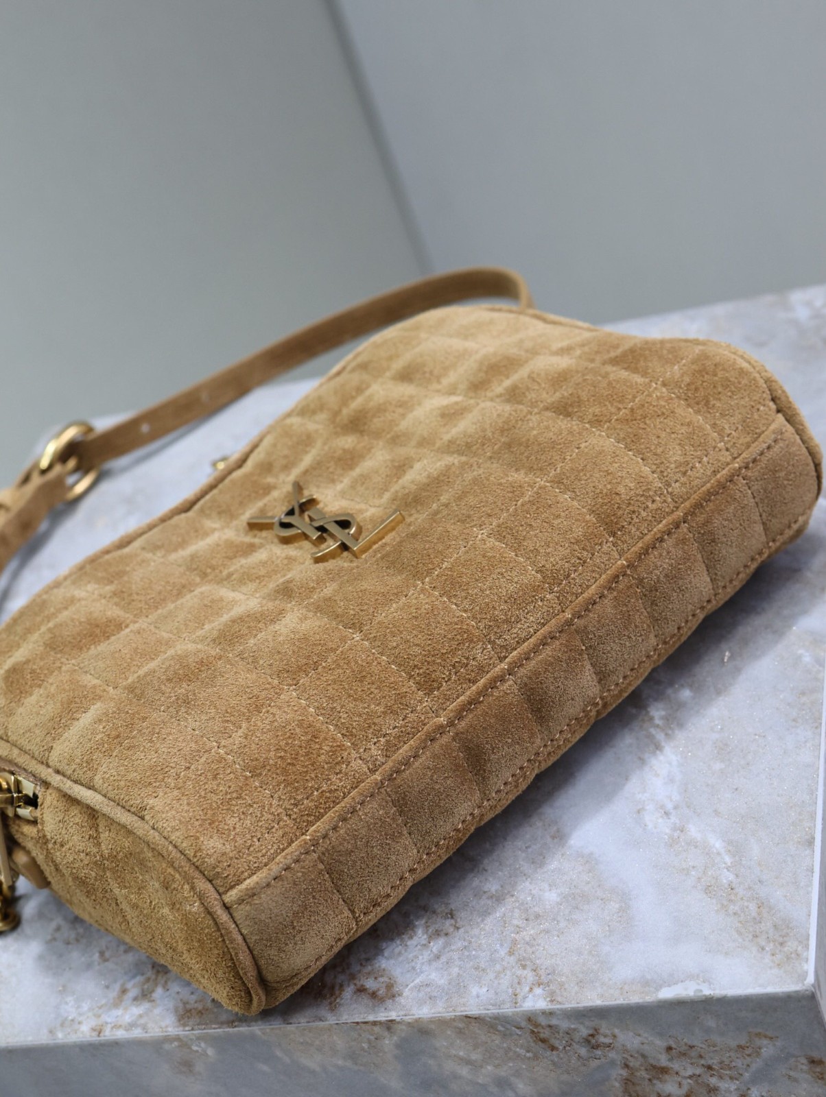 080 YSL 764809
