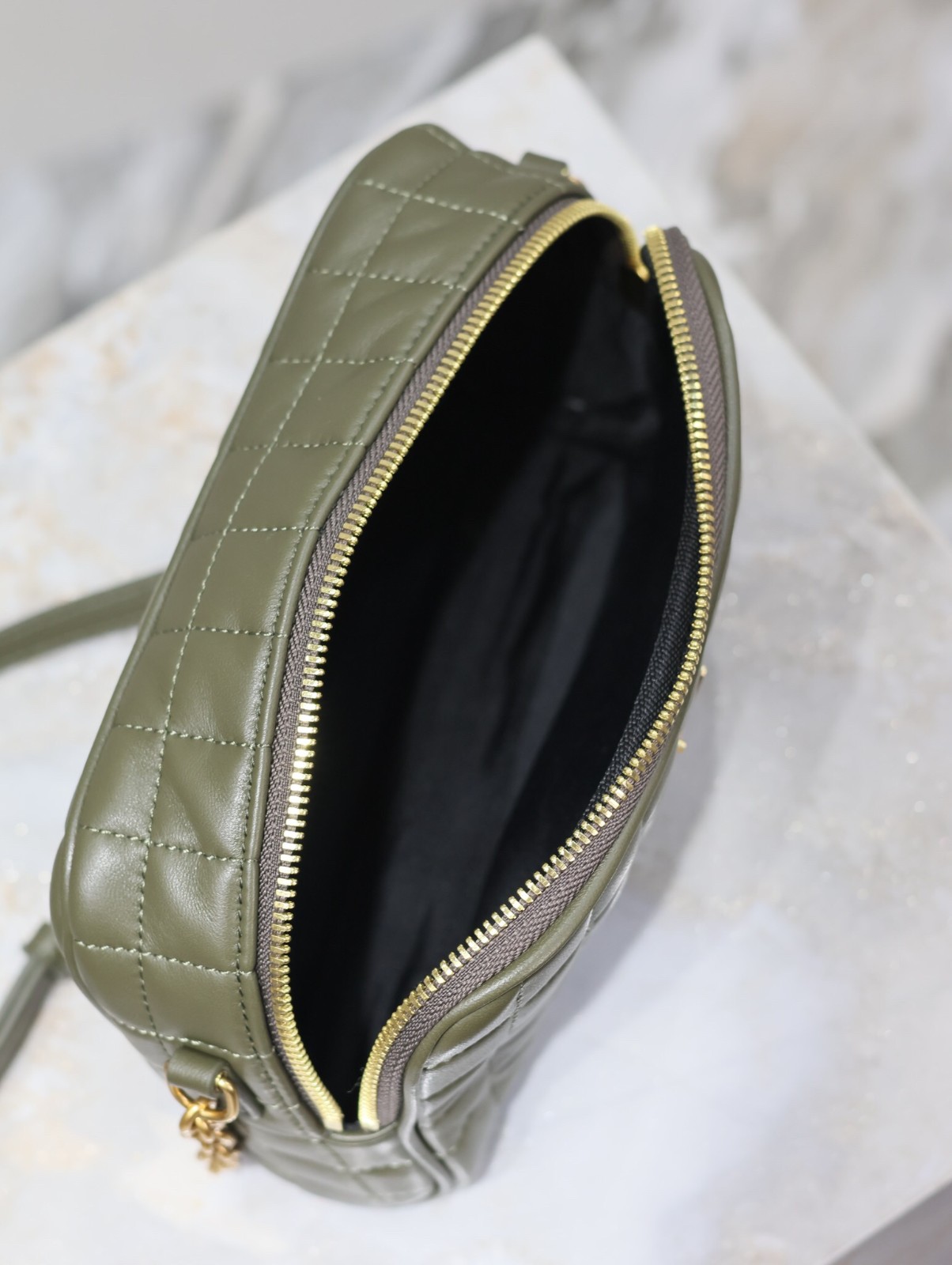 078 YSL 764809