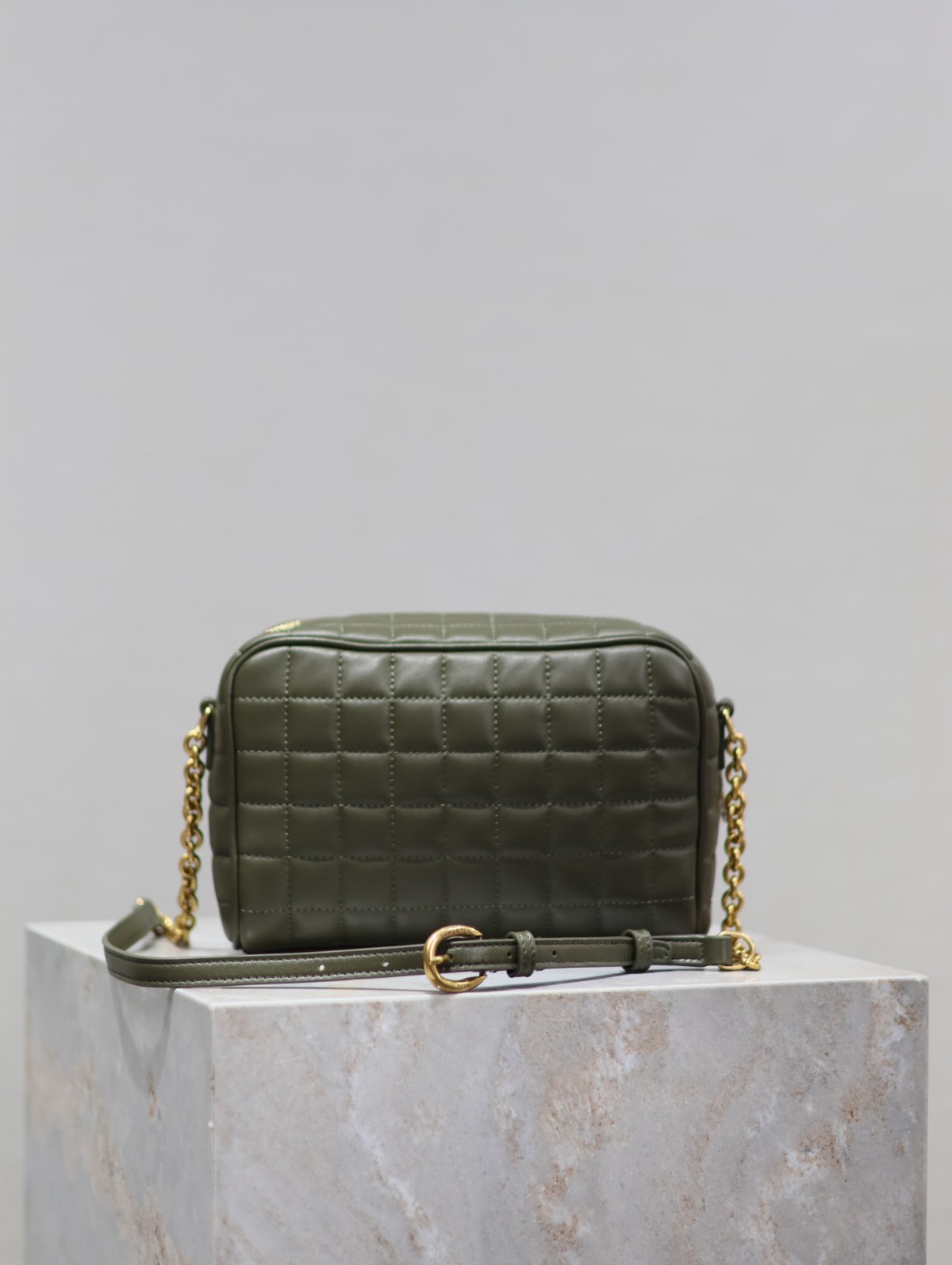 078 YSL 764809