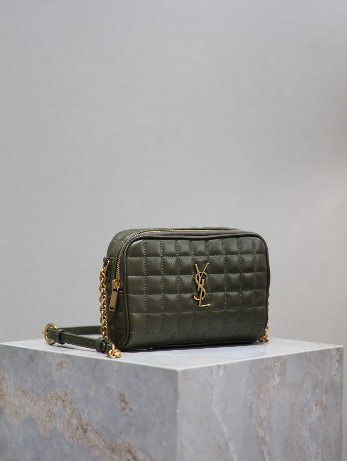 078 YSL 764809