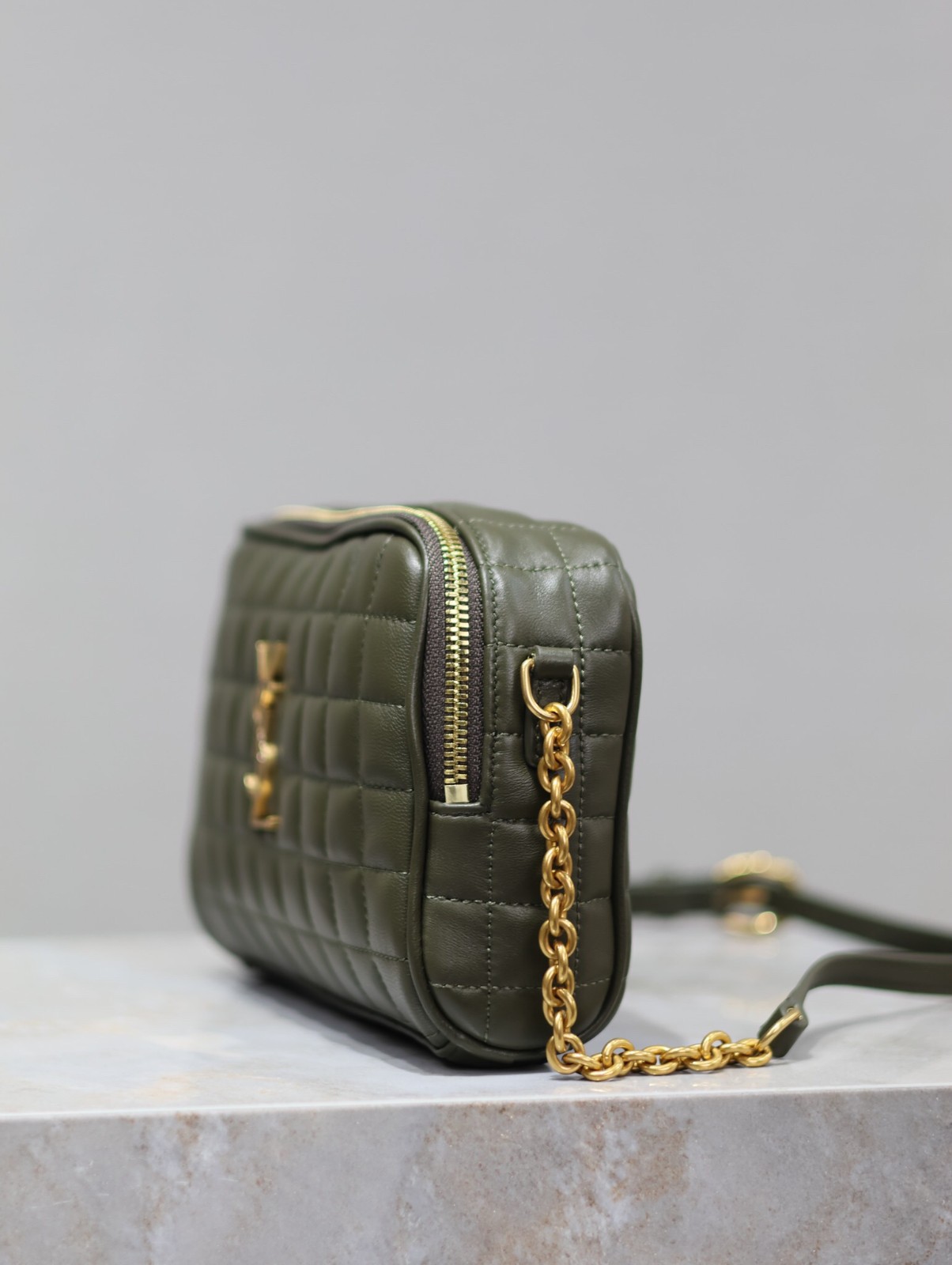078 YSL 764809