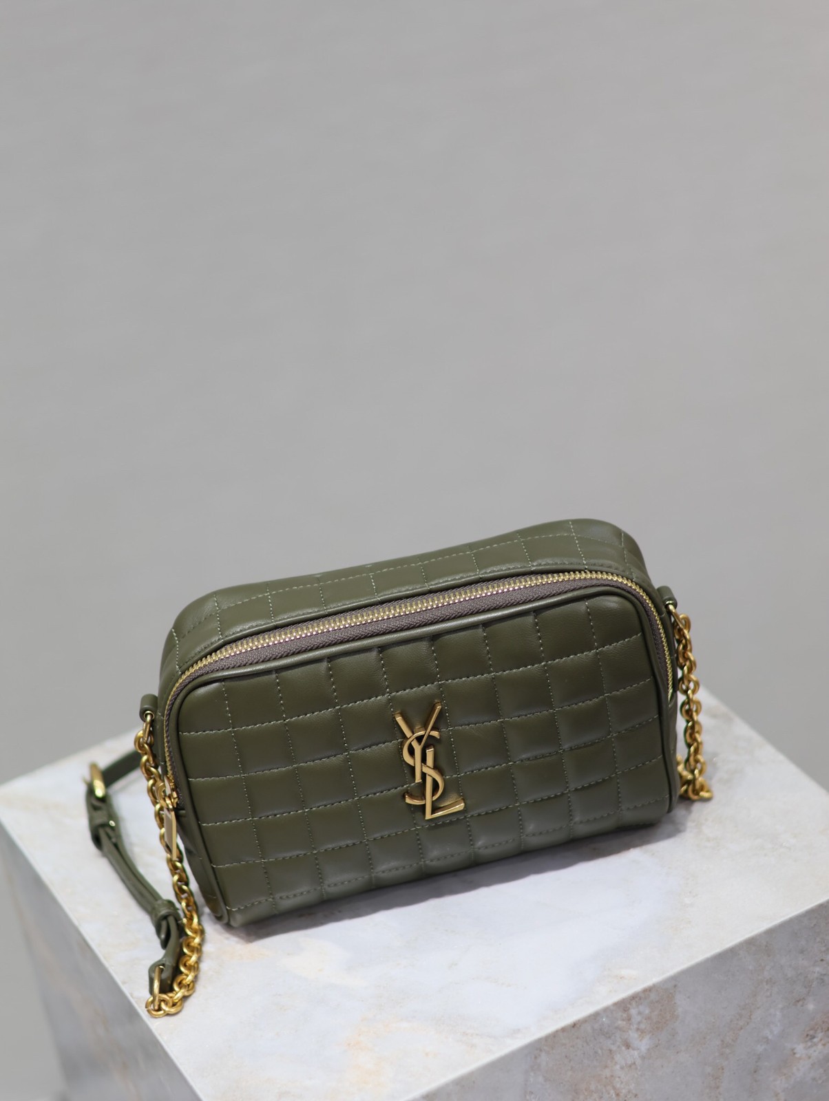 078 YSL 764809