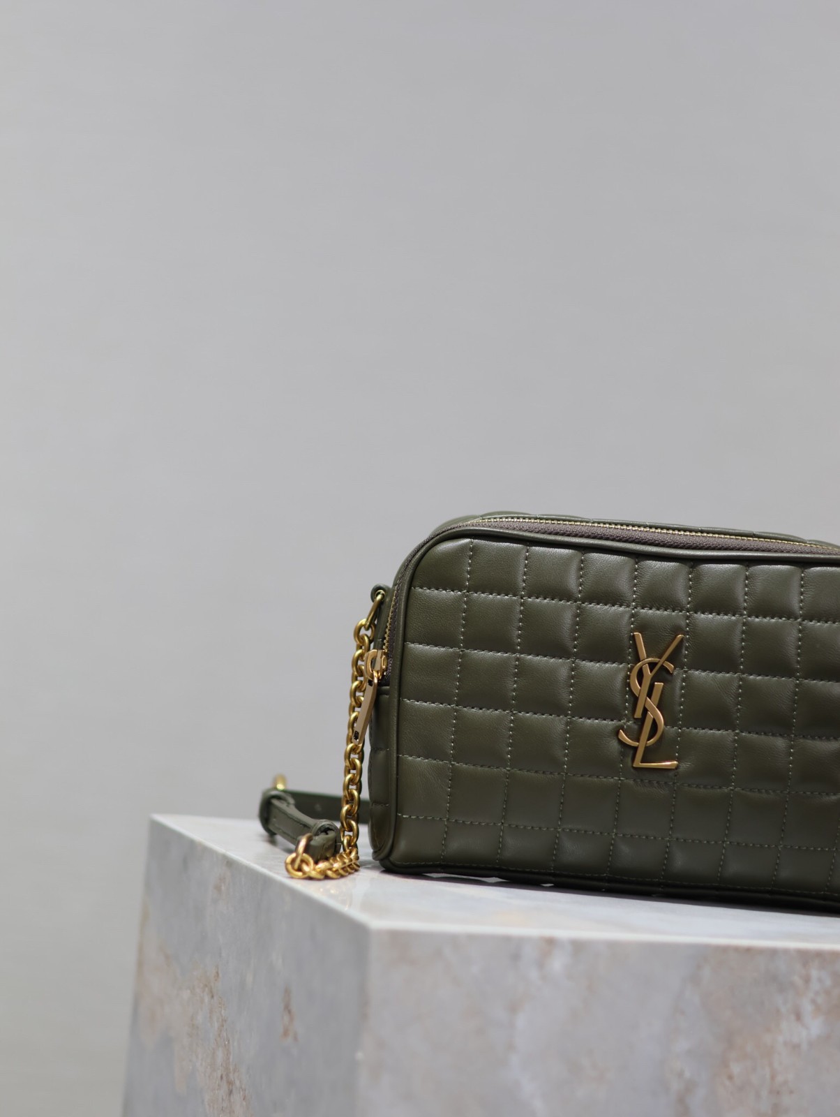 078 YSL 764809