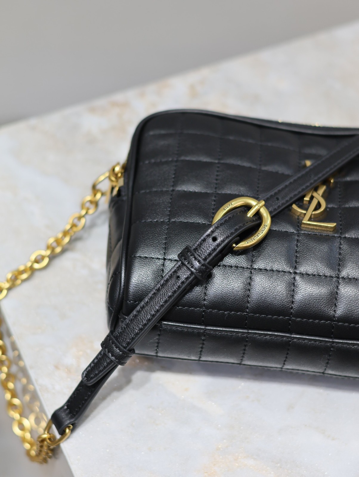 077 YSL 764809