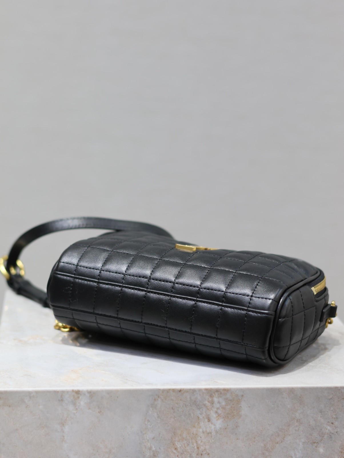 077 YSL 764809