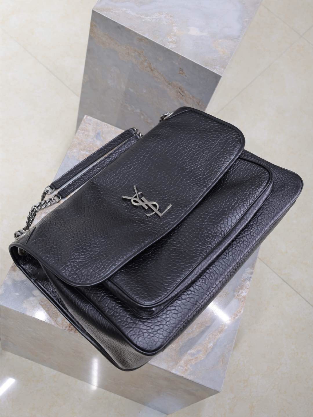 076 YSL 755857