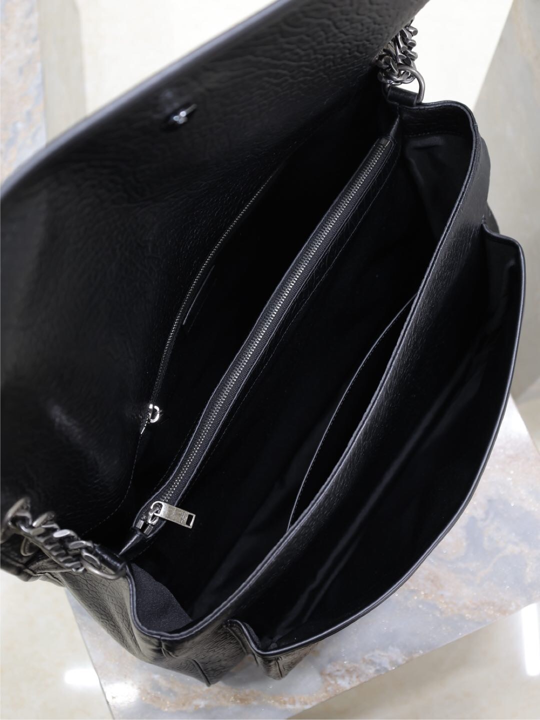 076 YSL 755857