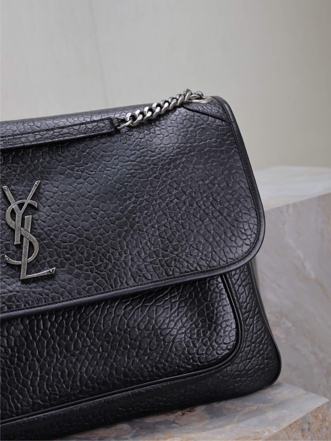 076 YSL 755857