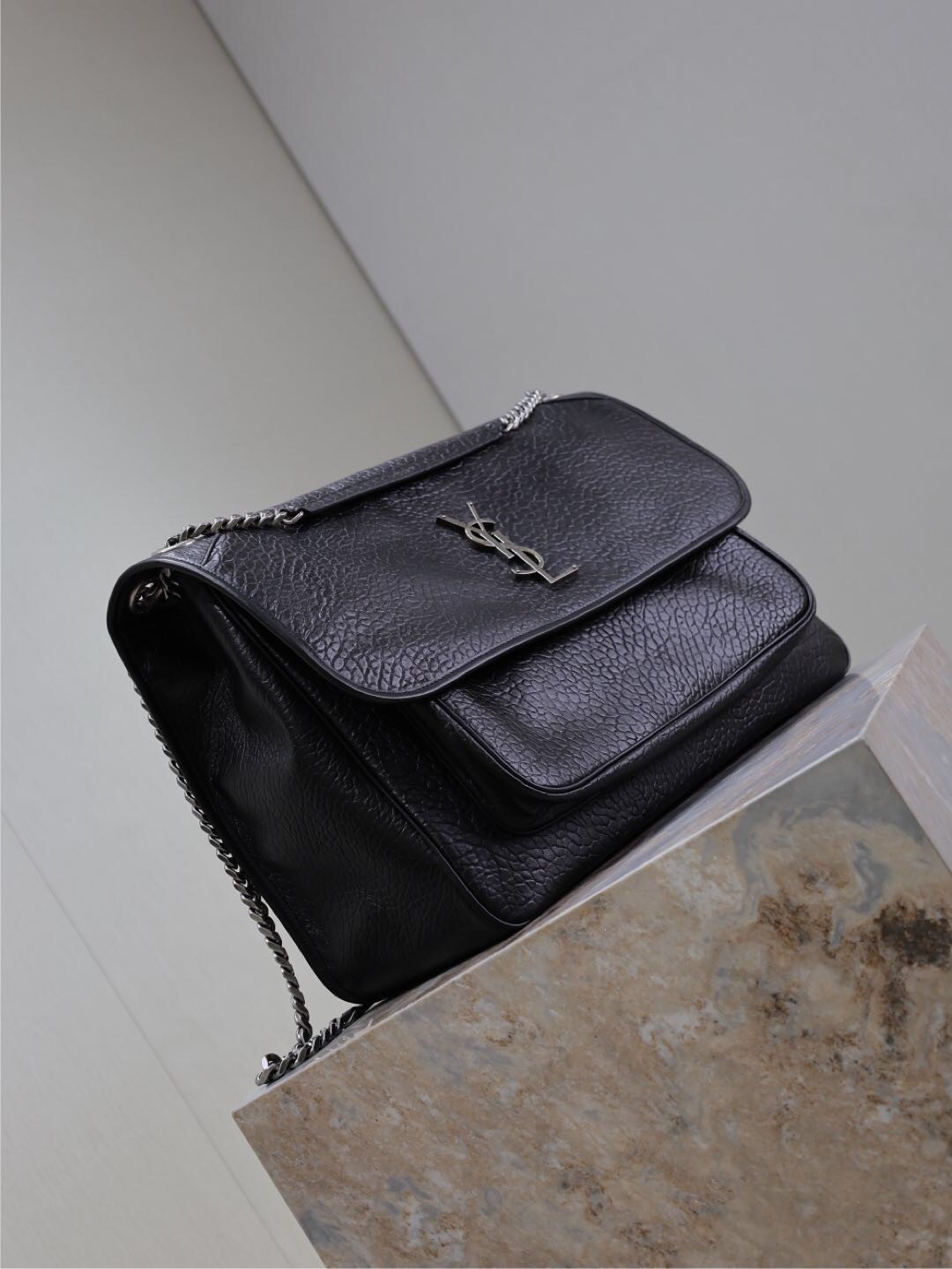 076 YSL 755857