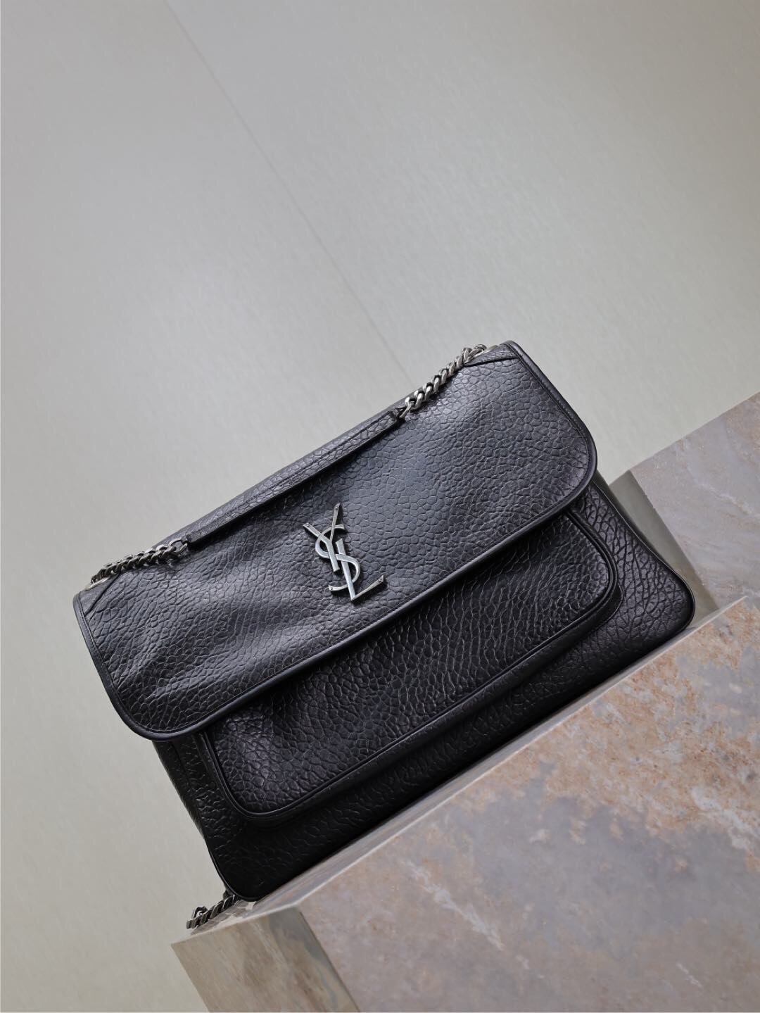 076 YSL 755857