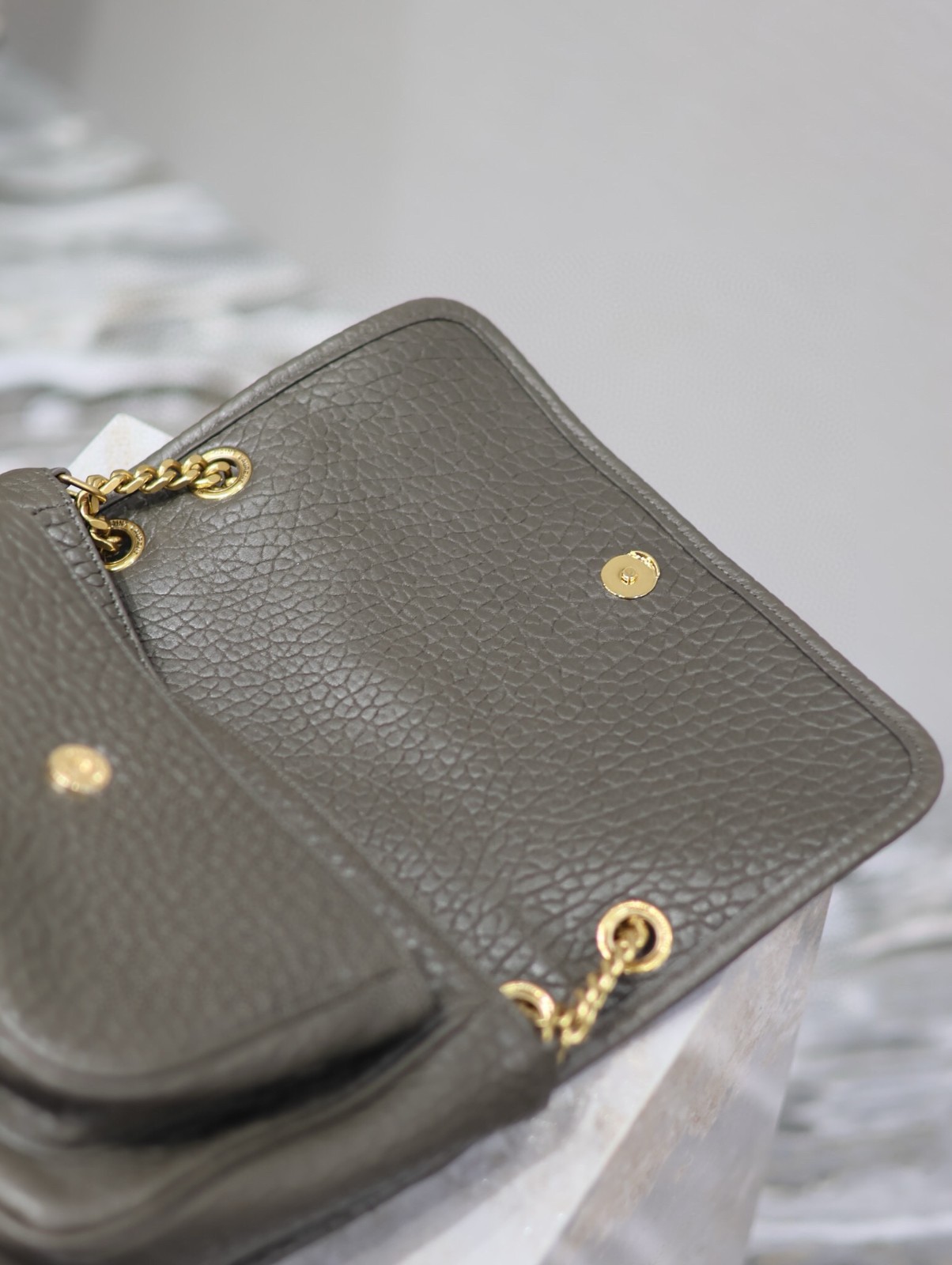 072 YSL 633158