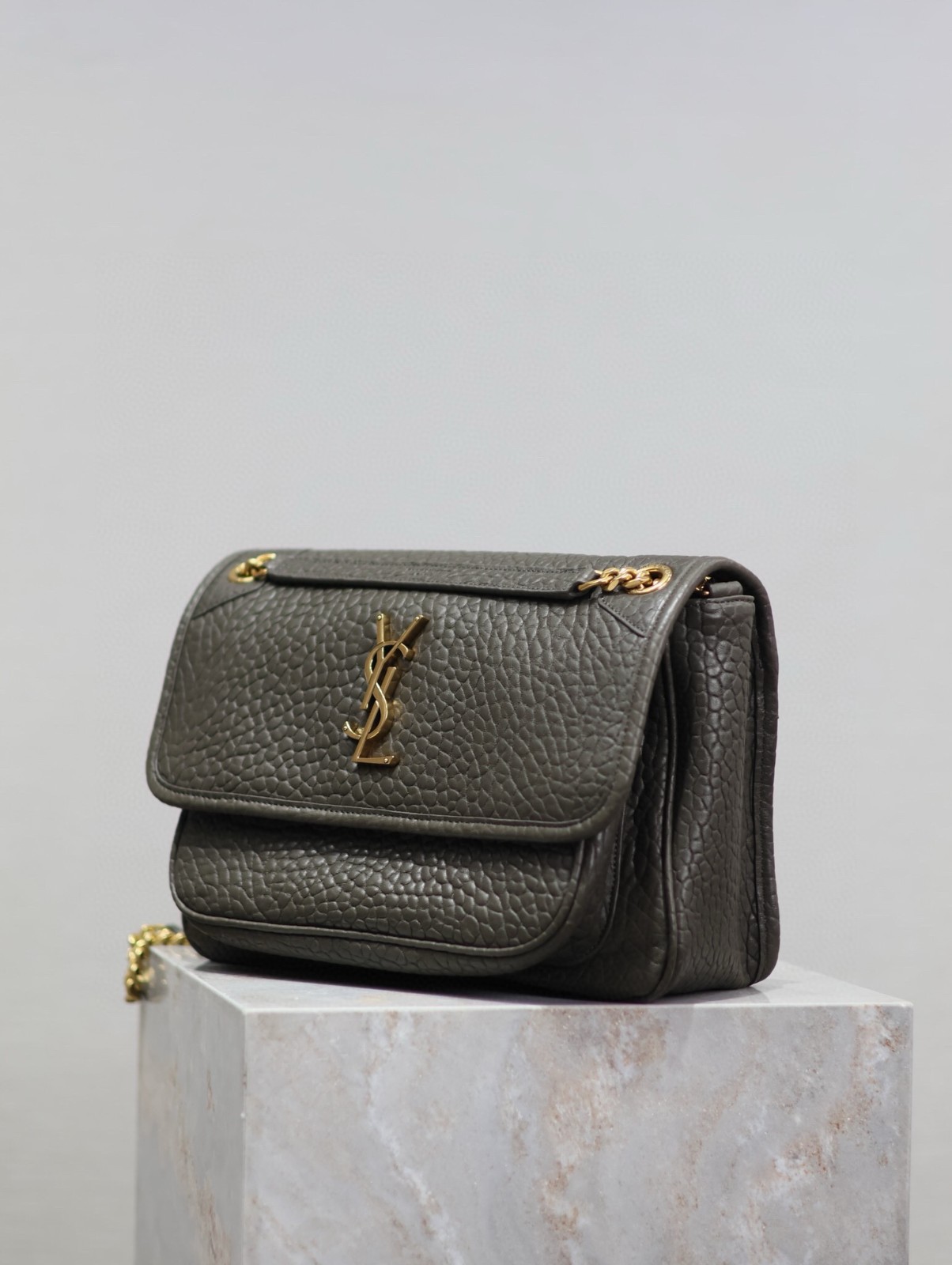 072 YSL 633158