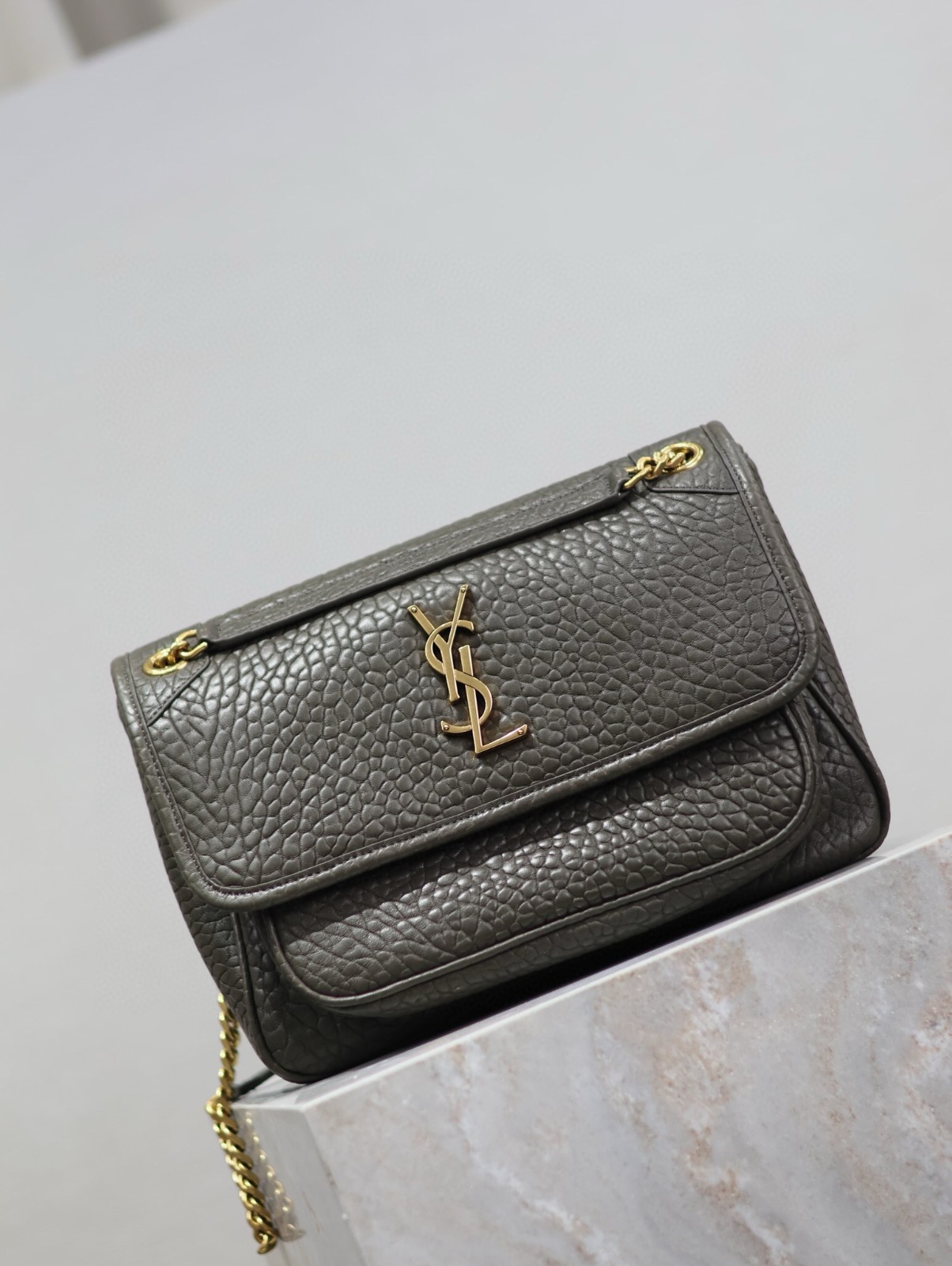 072 YSL 633158