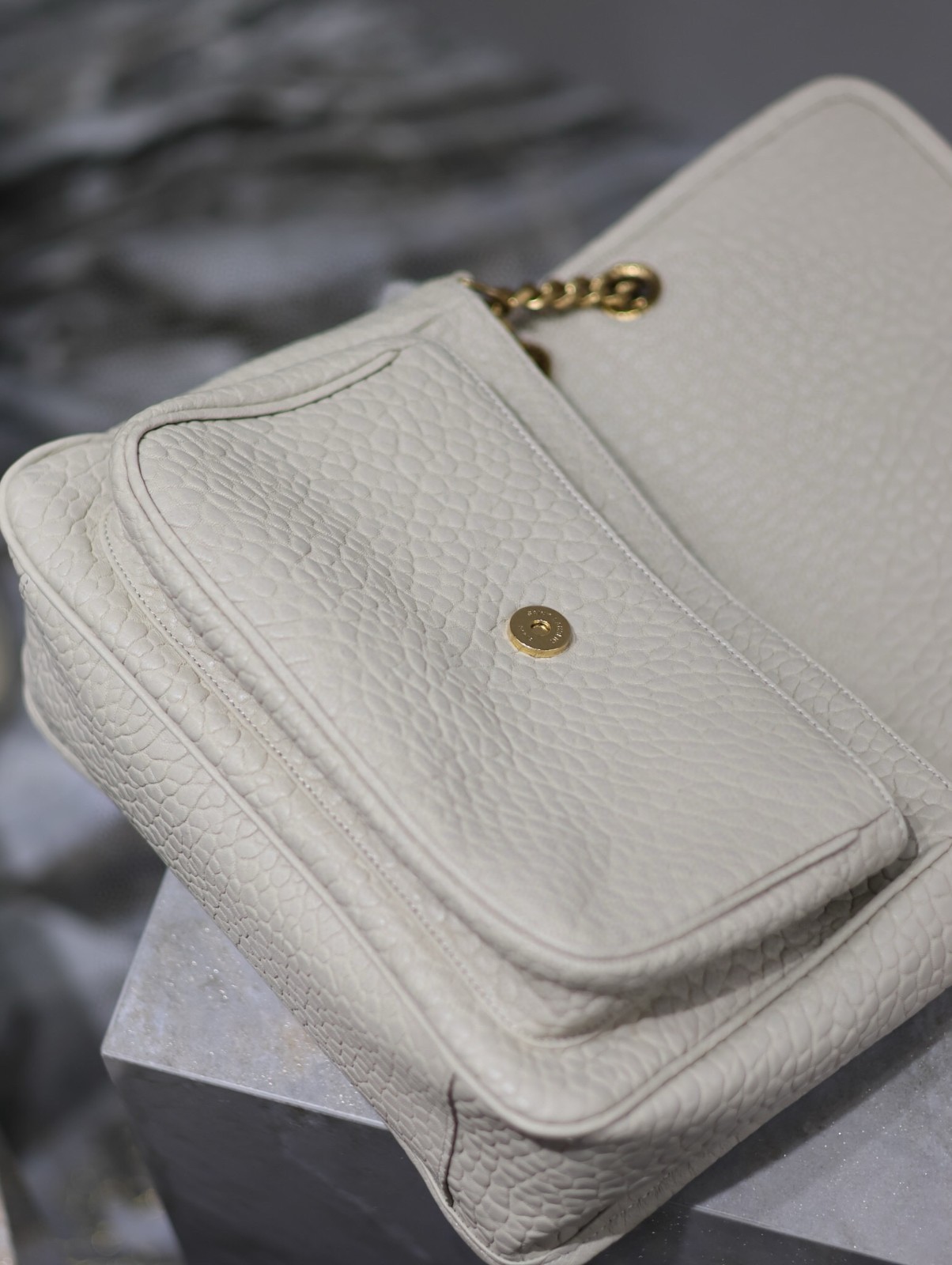 069 YSL 633158