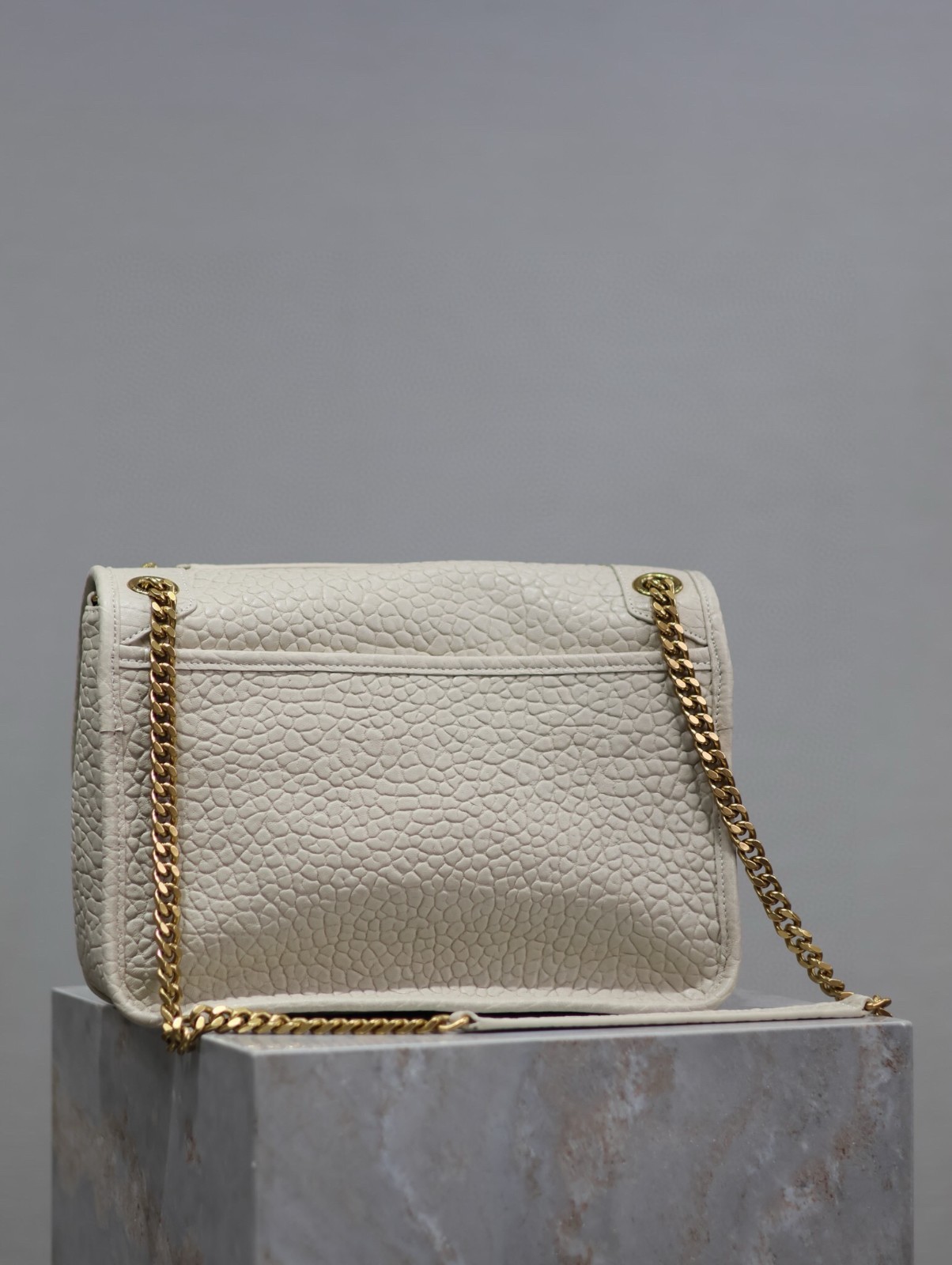069 YSL 633158