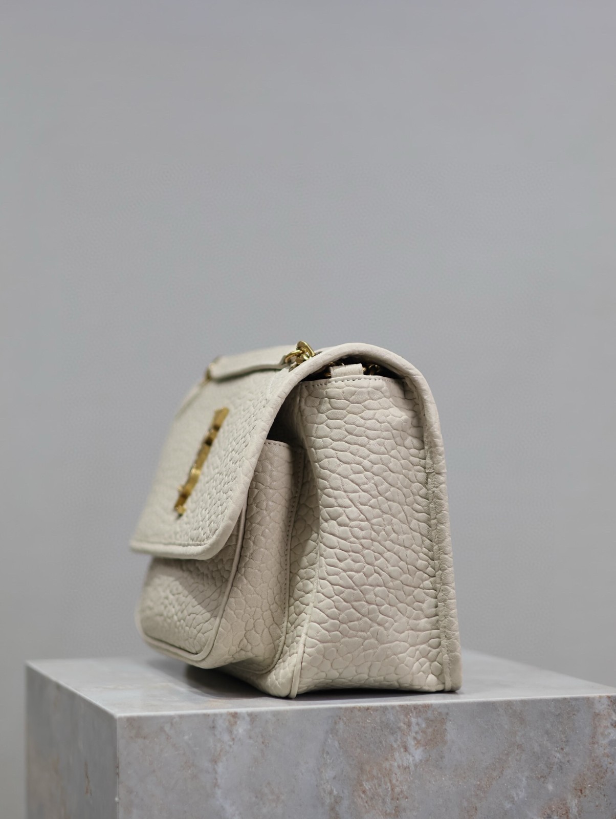 069 YSL 633158