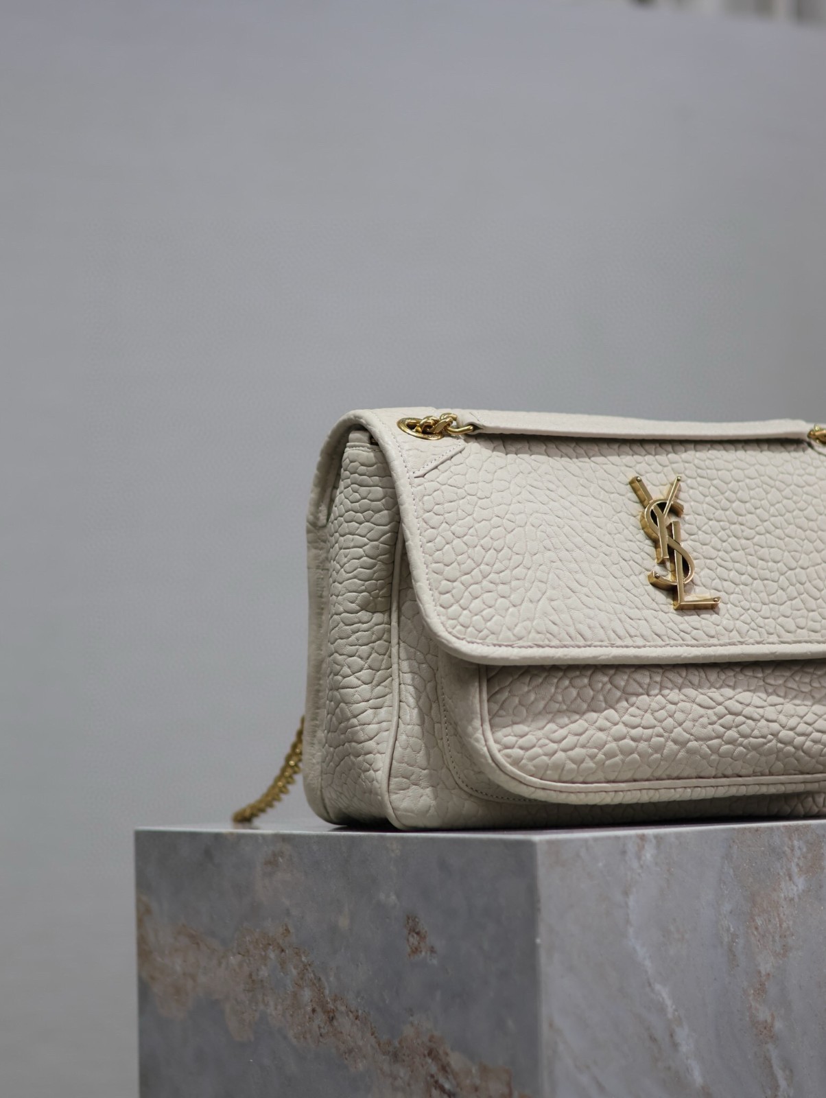 069 YSL 633158