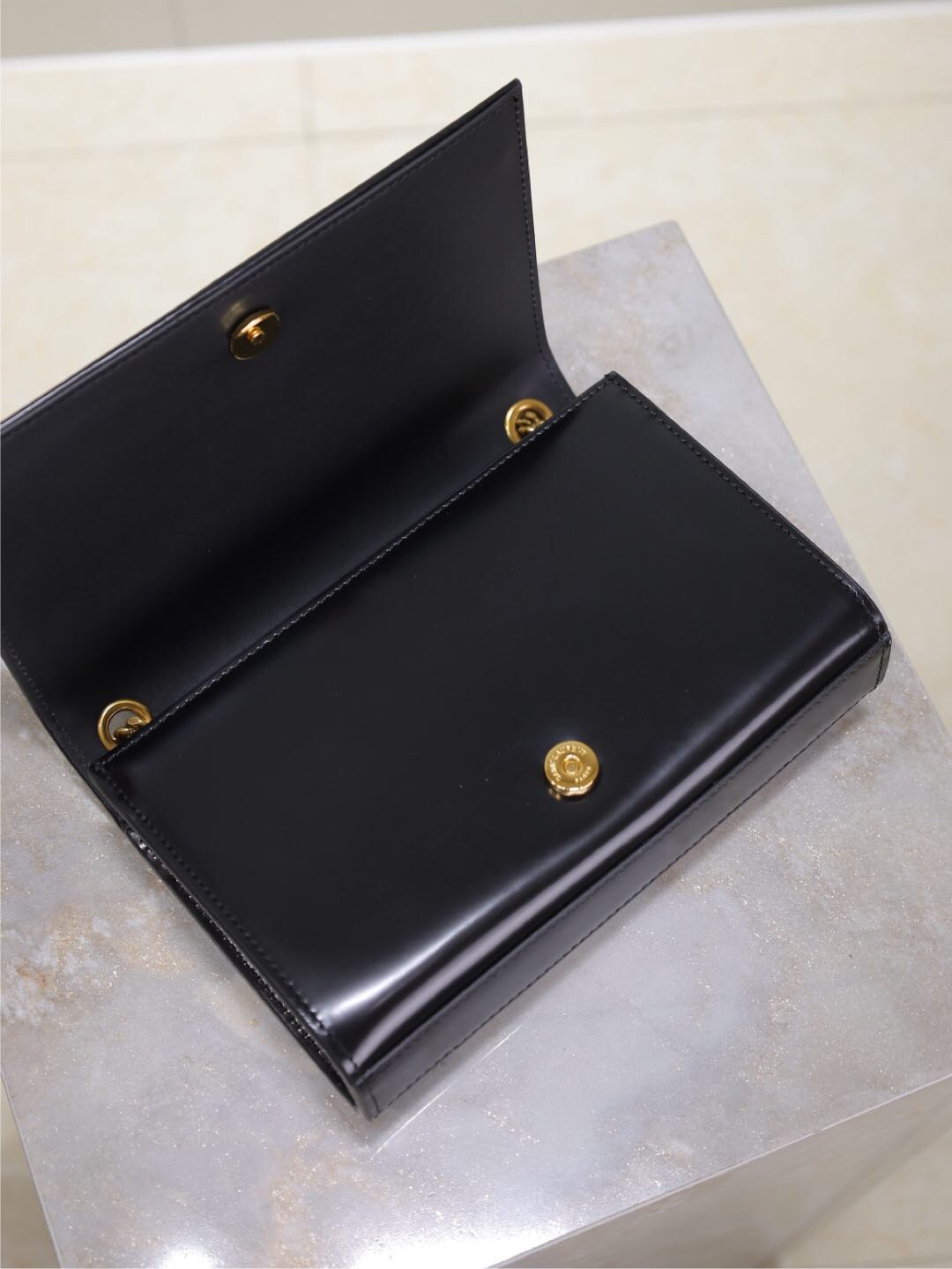 068 YSL 469390
