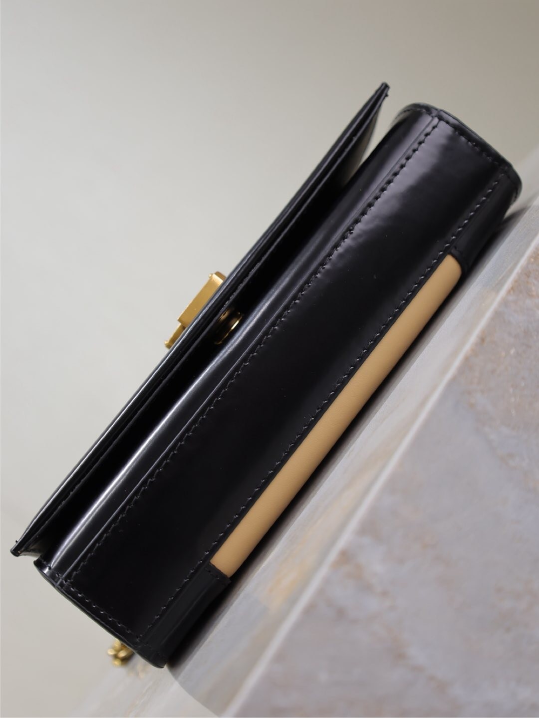 067 YSL 469390
